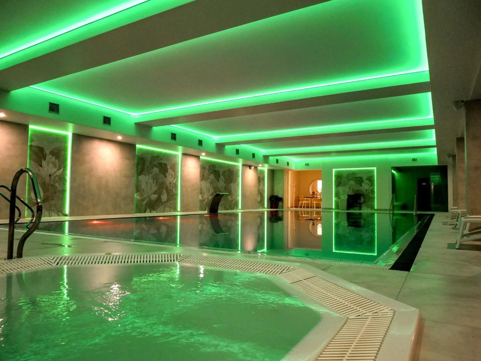 Swimming pool in Król Plaza Spa & Wellness