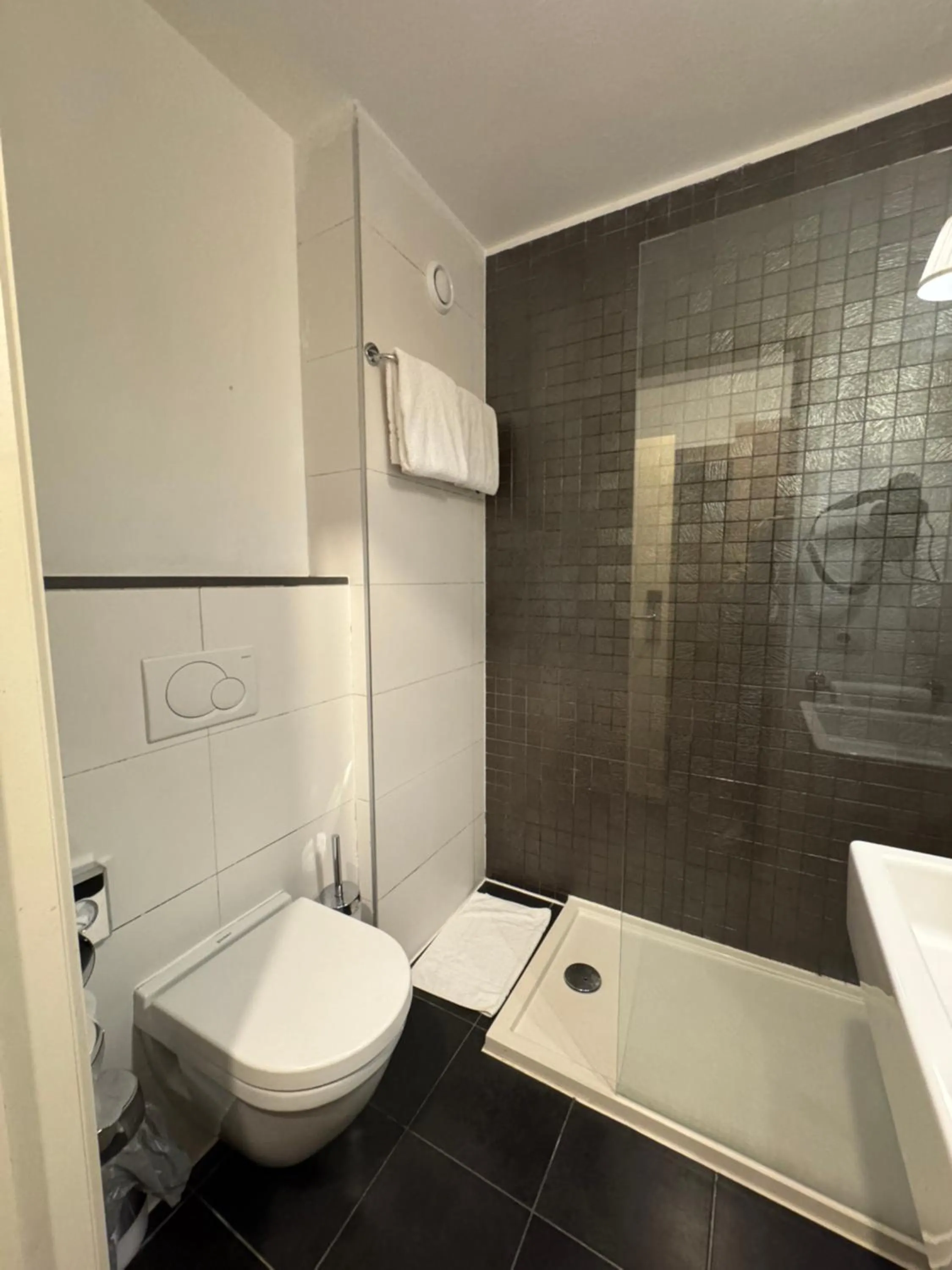 Shower in Trip Inn Eden Antwerpen