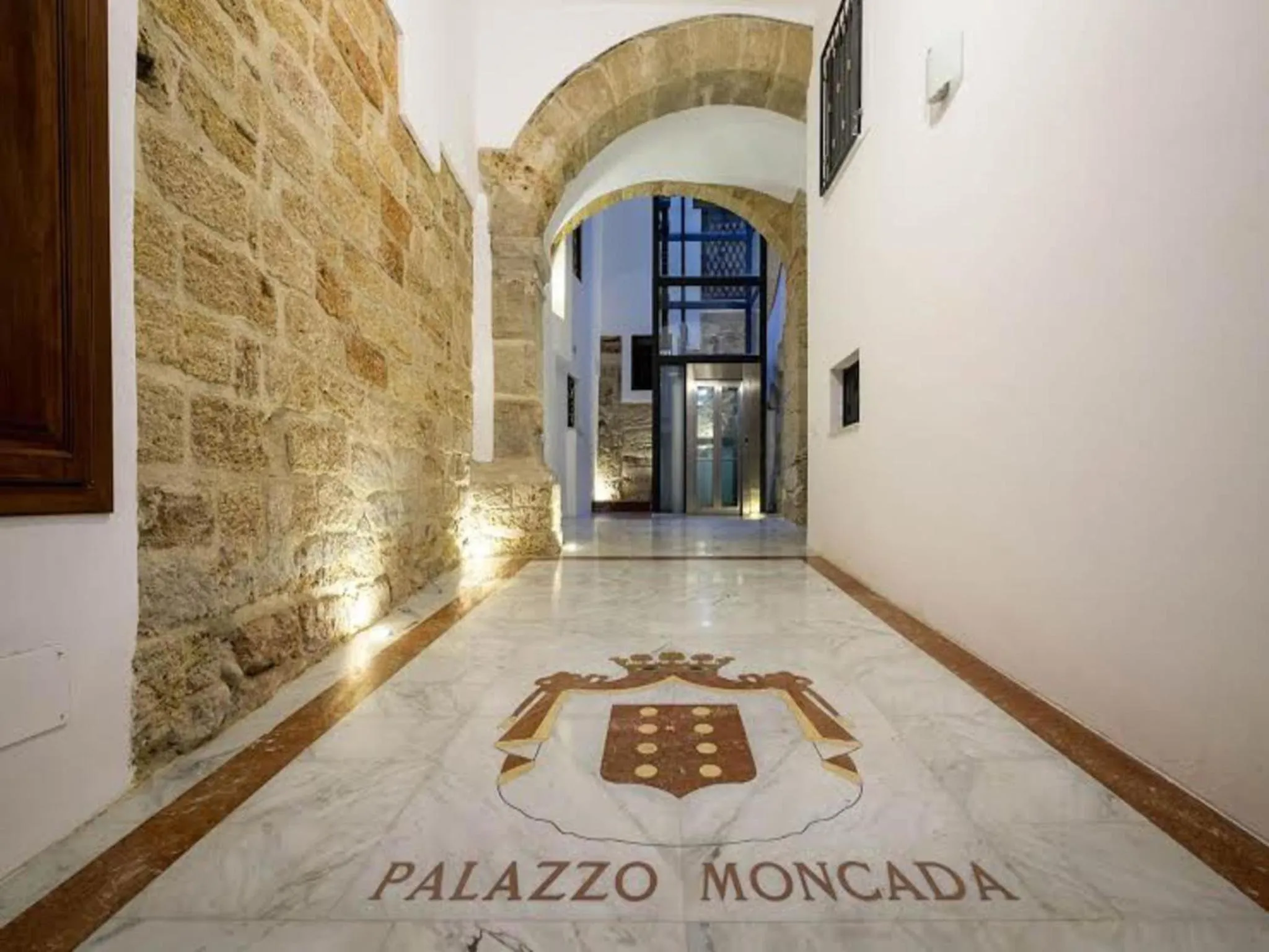 Facade/entrance in Quattro Canti Apartments