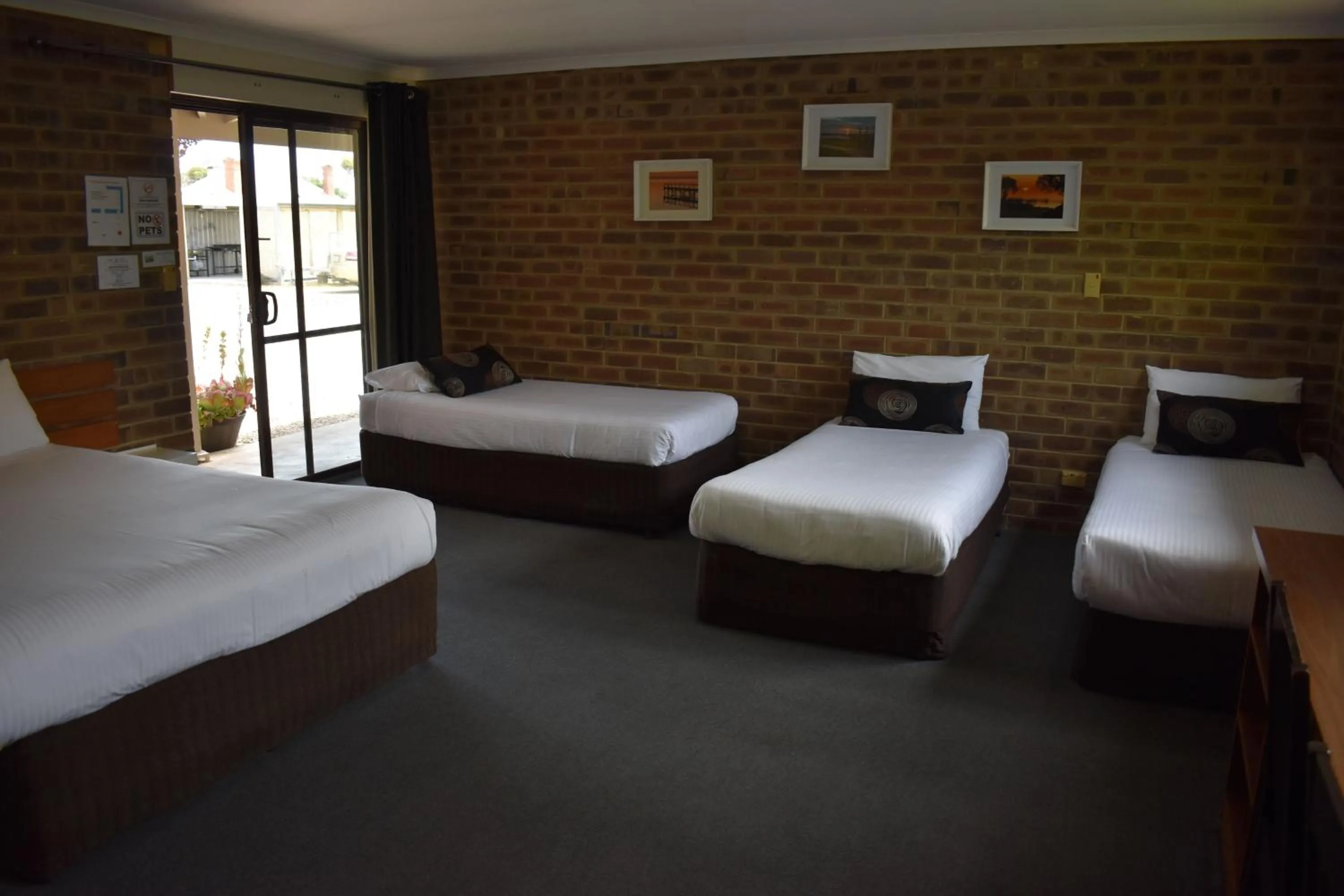 Bed in Lake Albert Motel