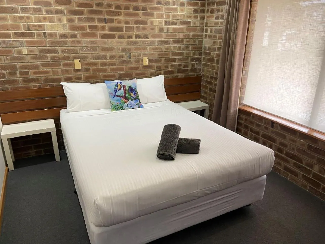 Bed in Lake Albert Motel