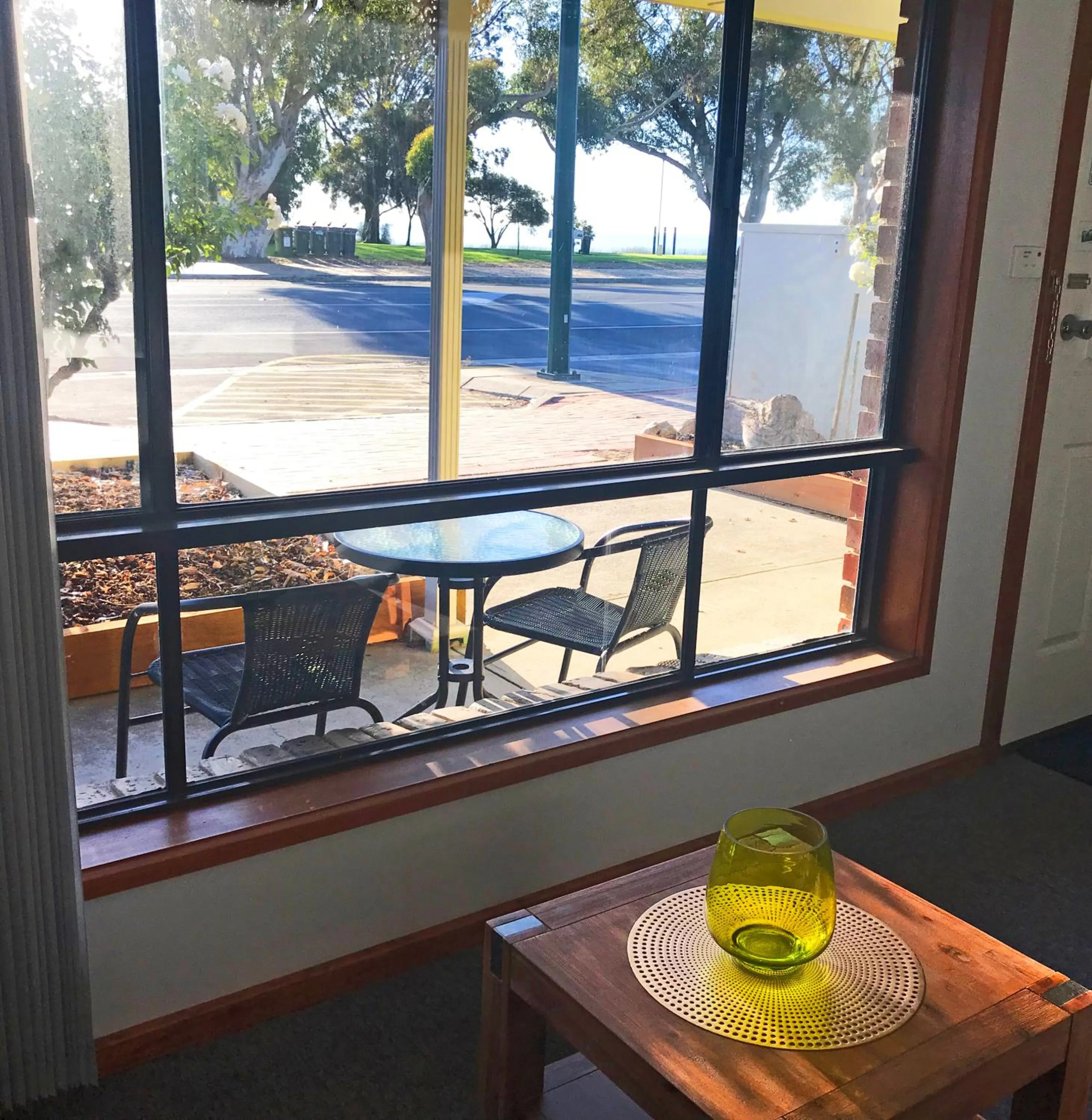 Living room in Lake Albert Motel