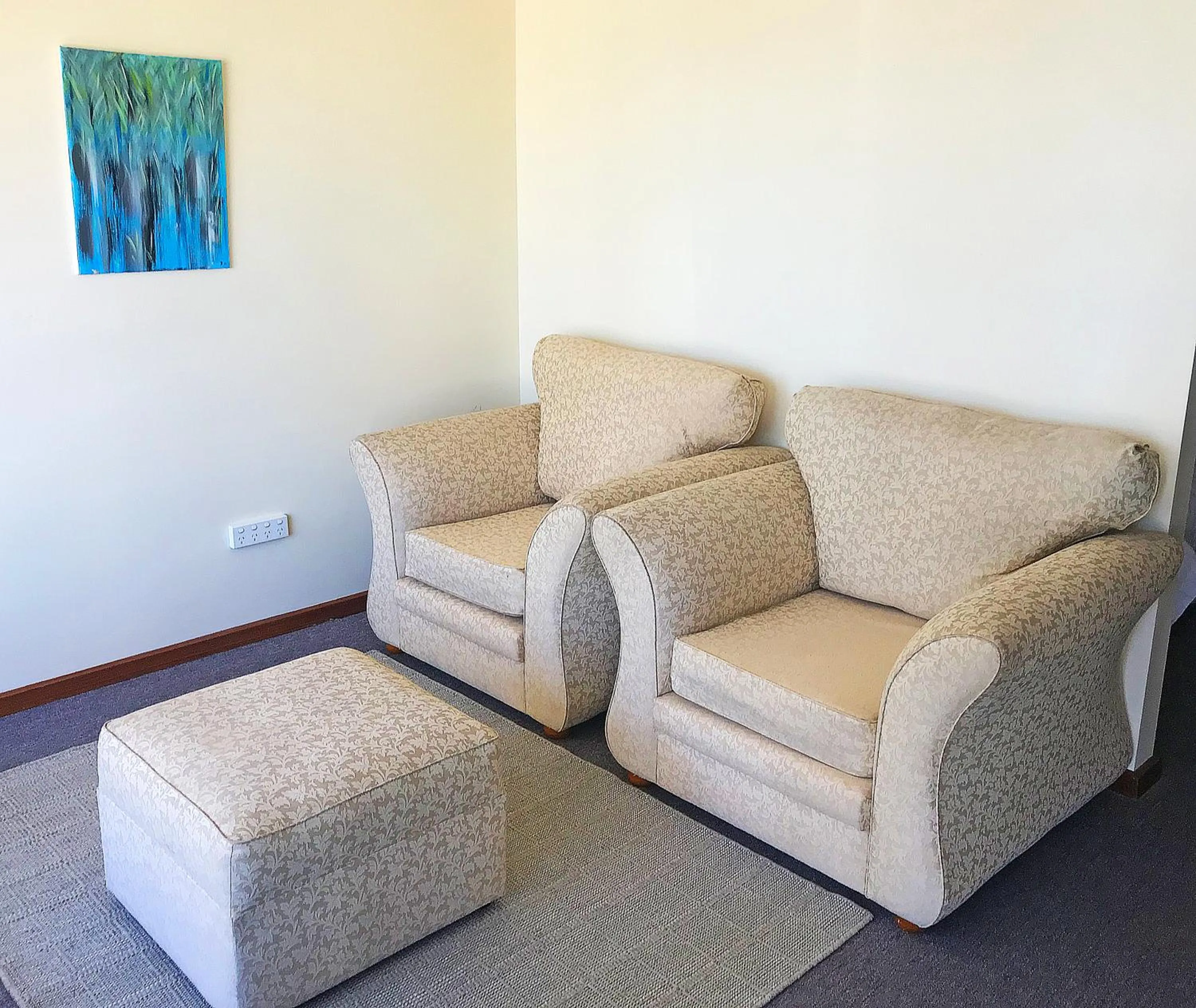 Seating area in Lake Albert Motel