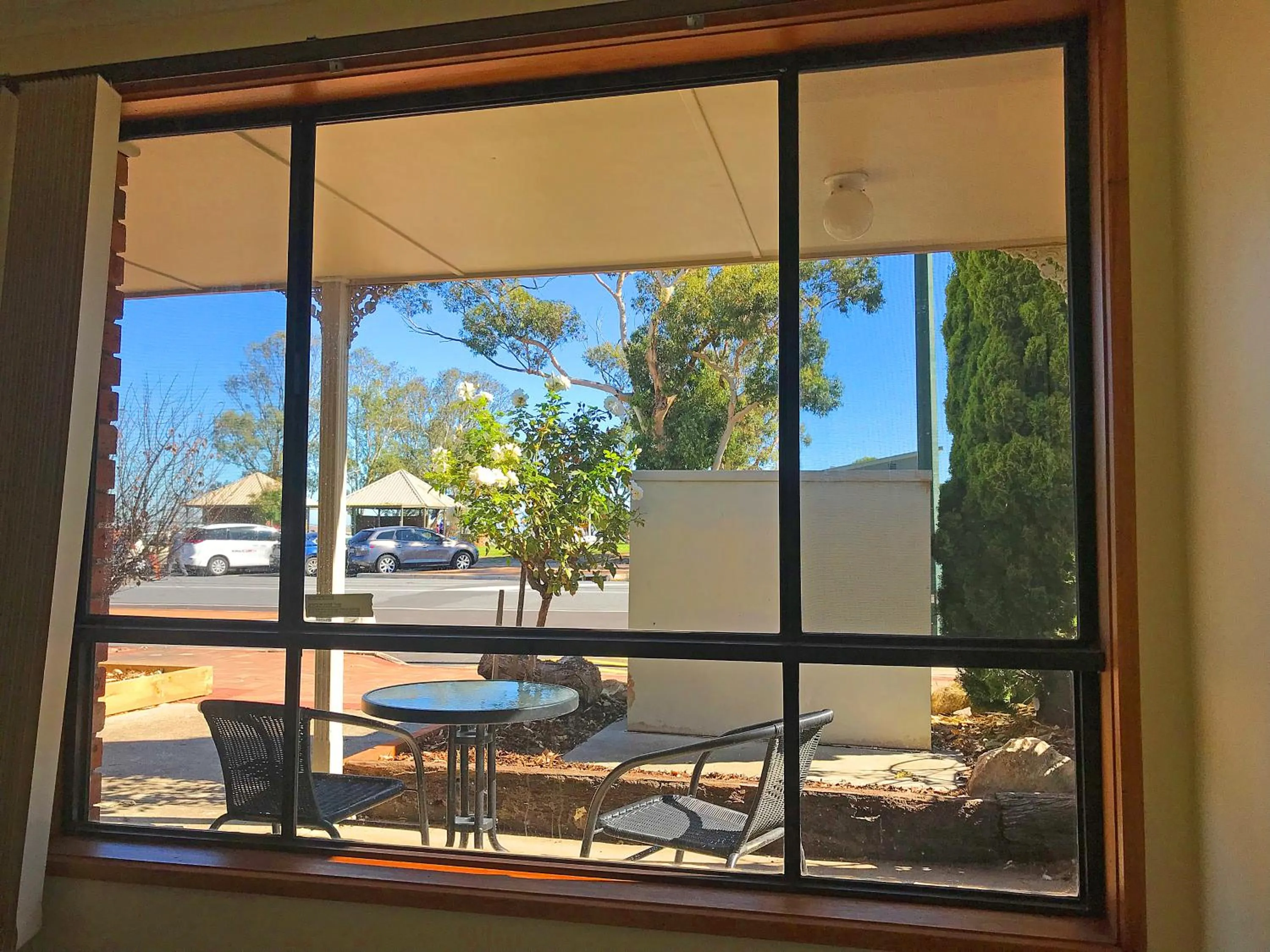 Garden in Lake Albert Motel