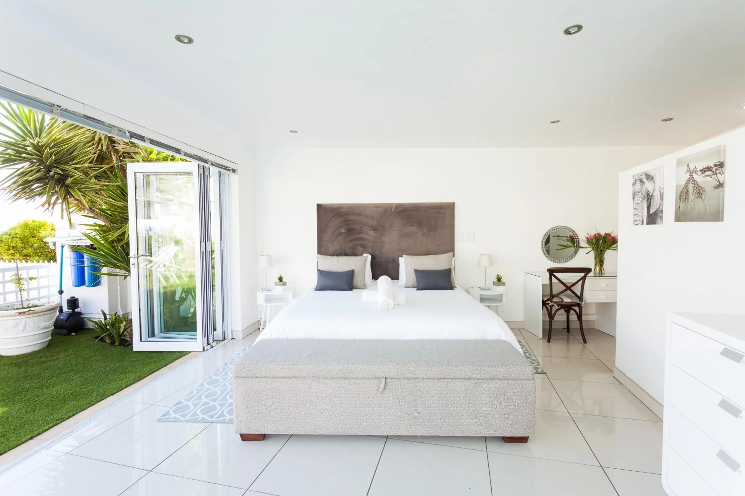 Bedroom, Bed in Funkey Villas Cape Town