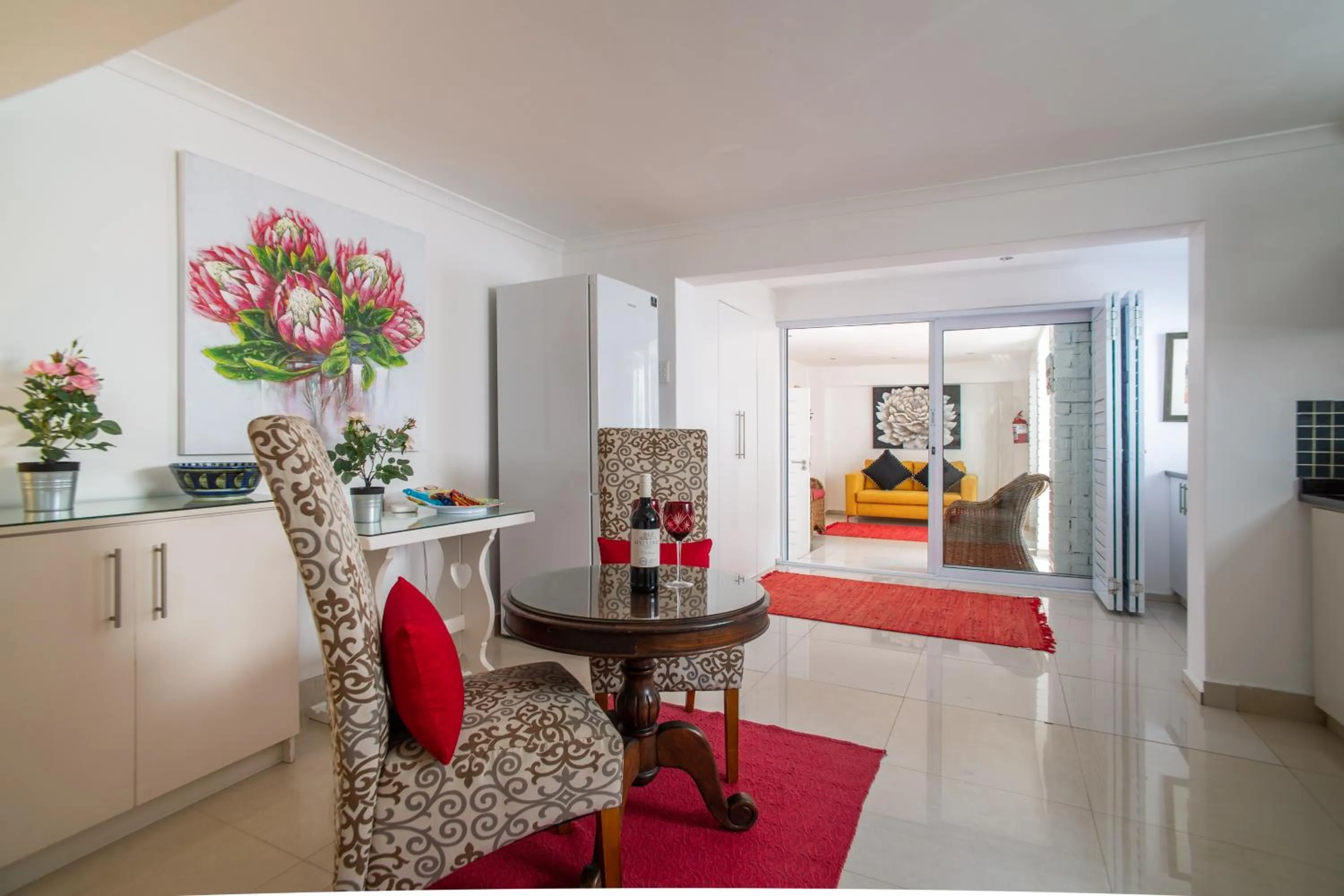 Dining area in Funkey Villas Cape Town