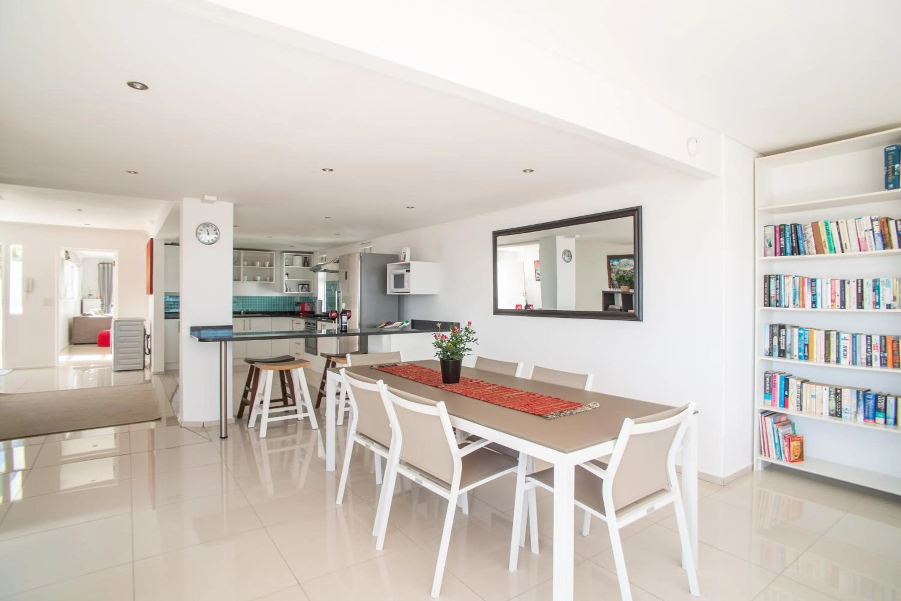 Dining area in Funkey Villas Cape Town