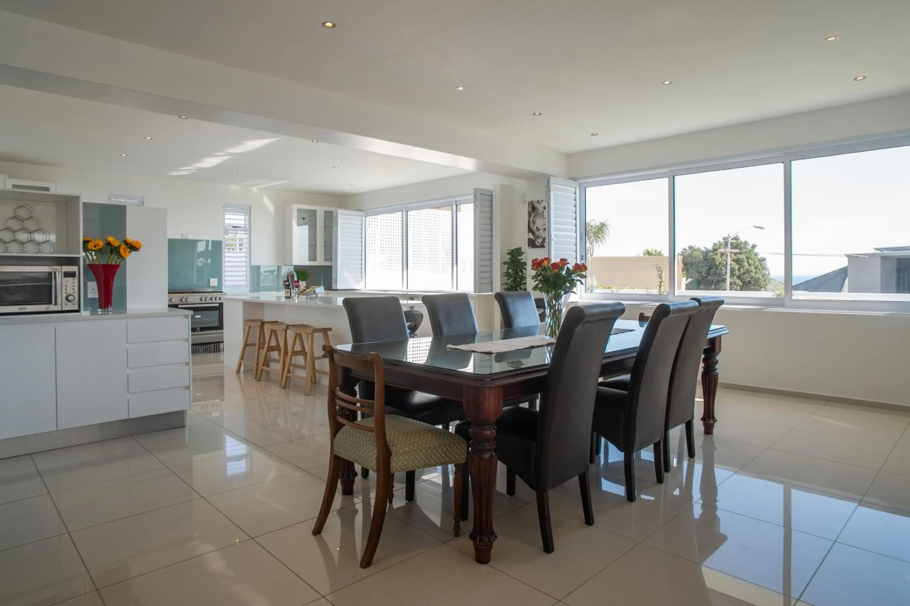 Dining area in Funkey Villas Cape Town