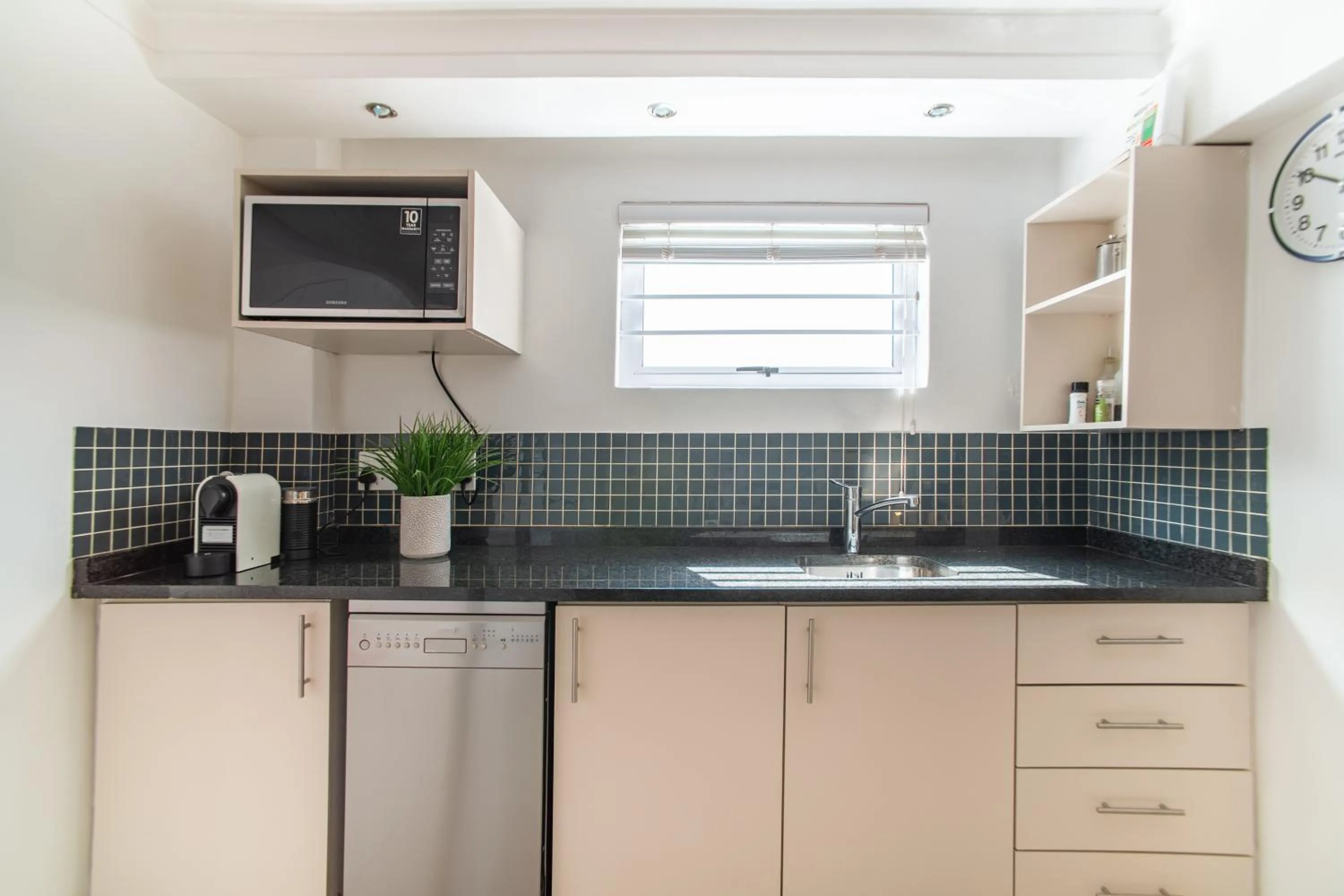 Kitchen or kitchenette in Funkey Villas Cape Town