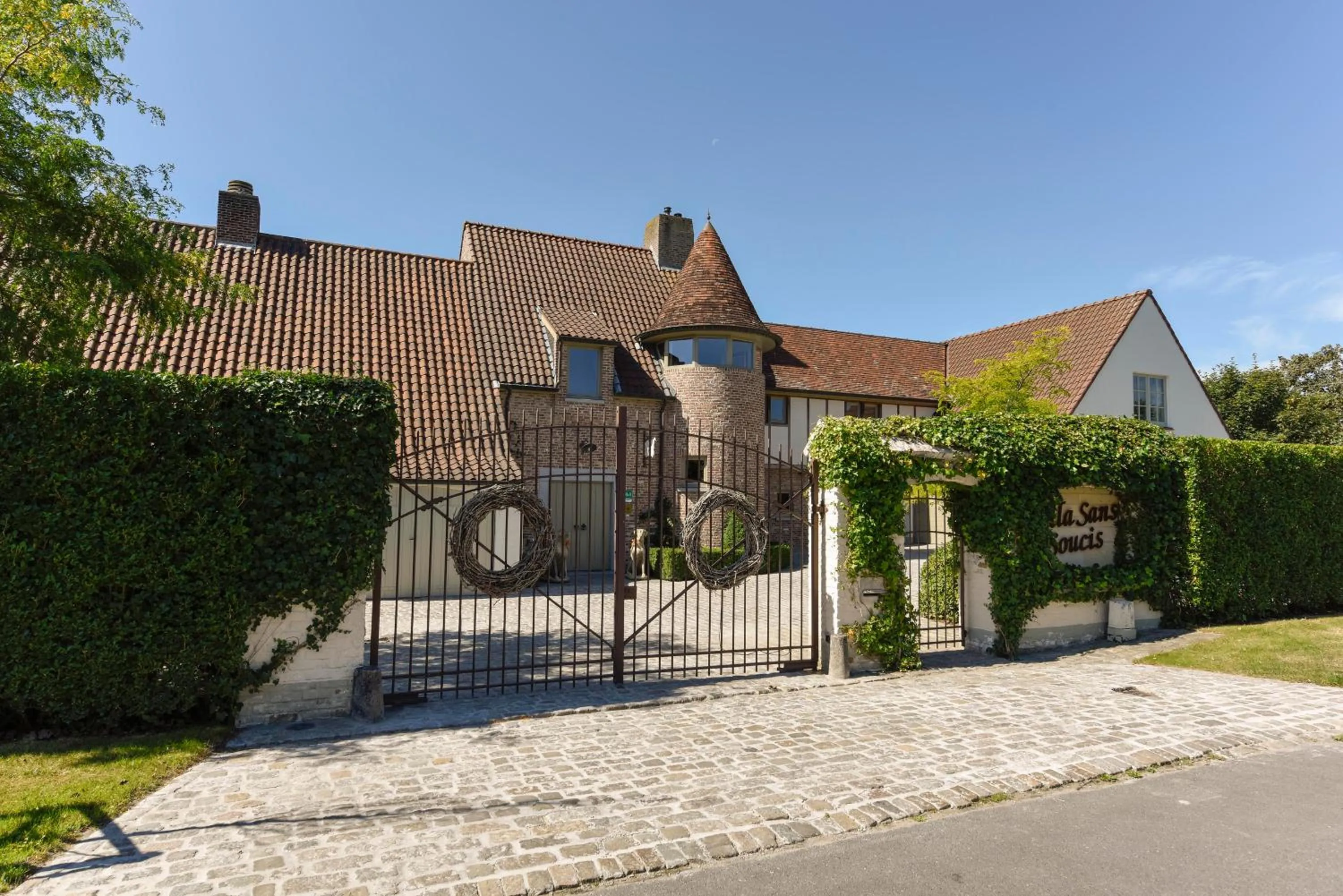 Facade/entrance in B&B Villa Sans Soucis