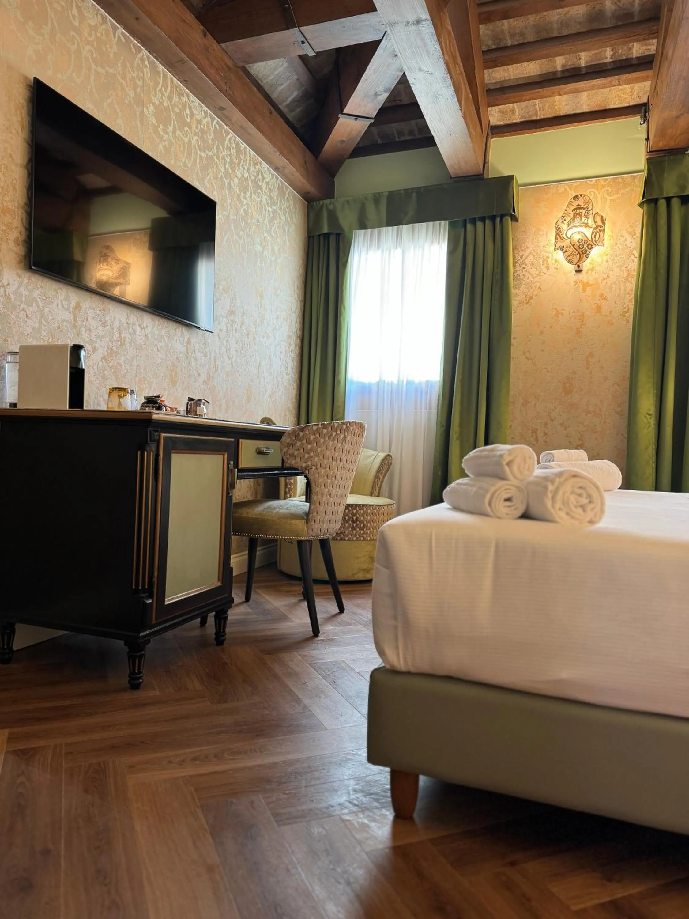 Bedroom, Bed in 312 Piazza San Marco - Relais il Doge