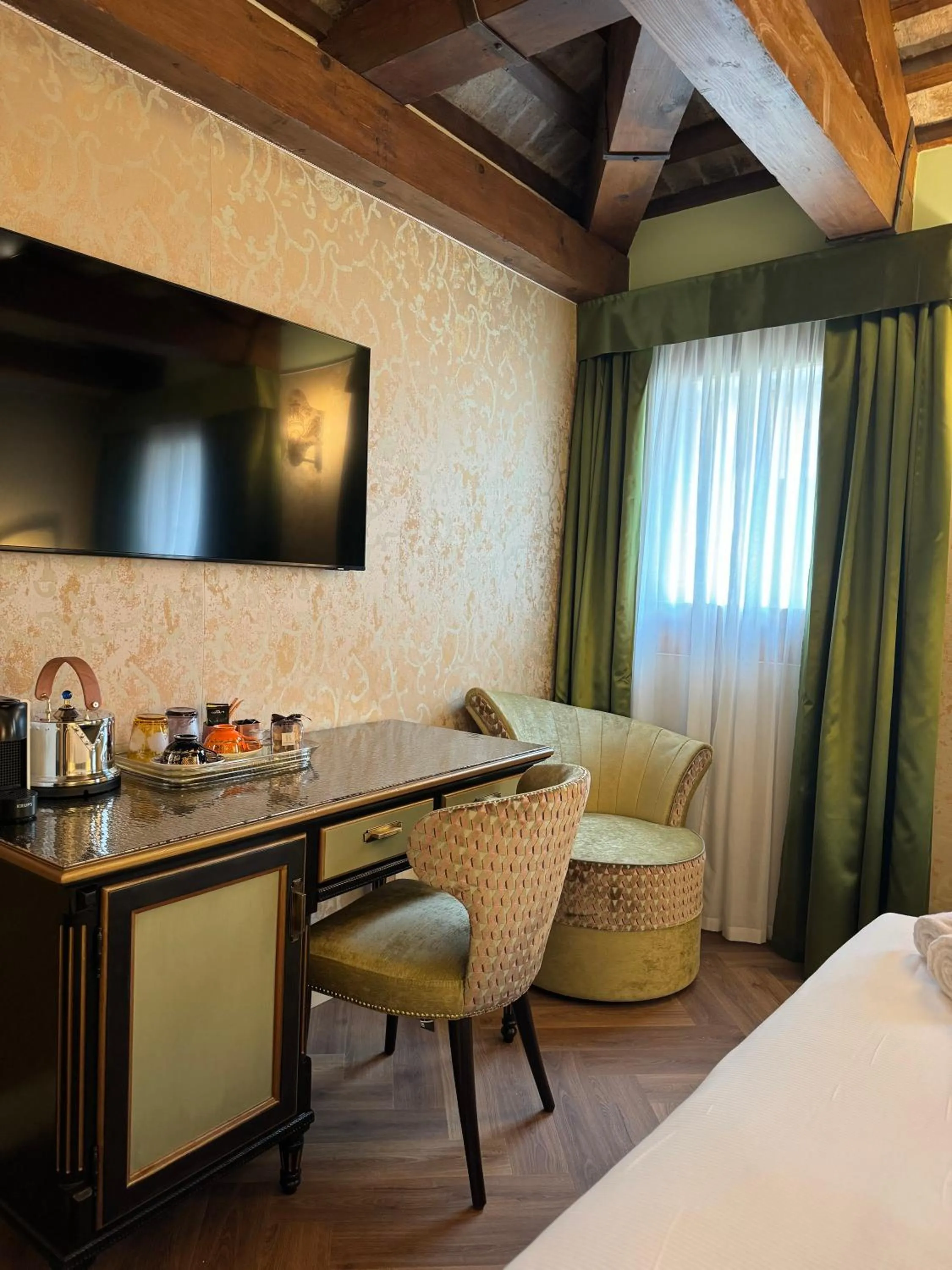 hair dresser, Bed in 312 Piazza San Marco - Relais il Doge