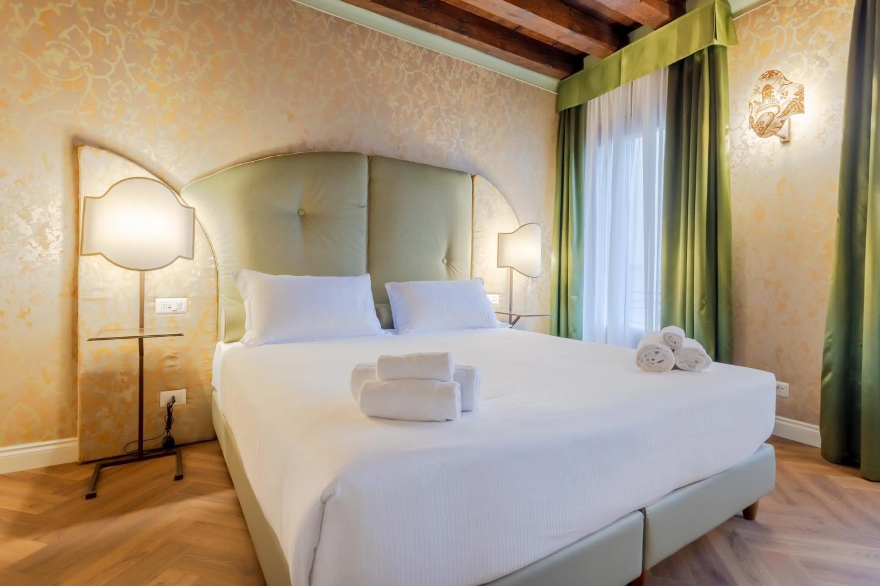 Bedroom, Bed in 312 Piazza San Marco - Relais il Doge