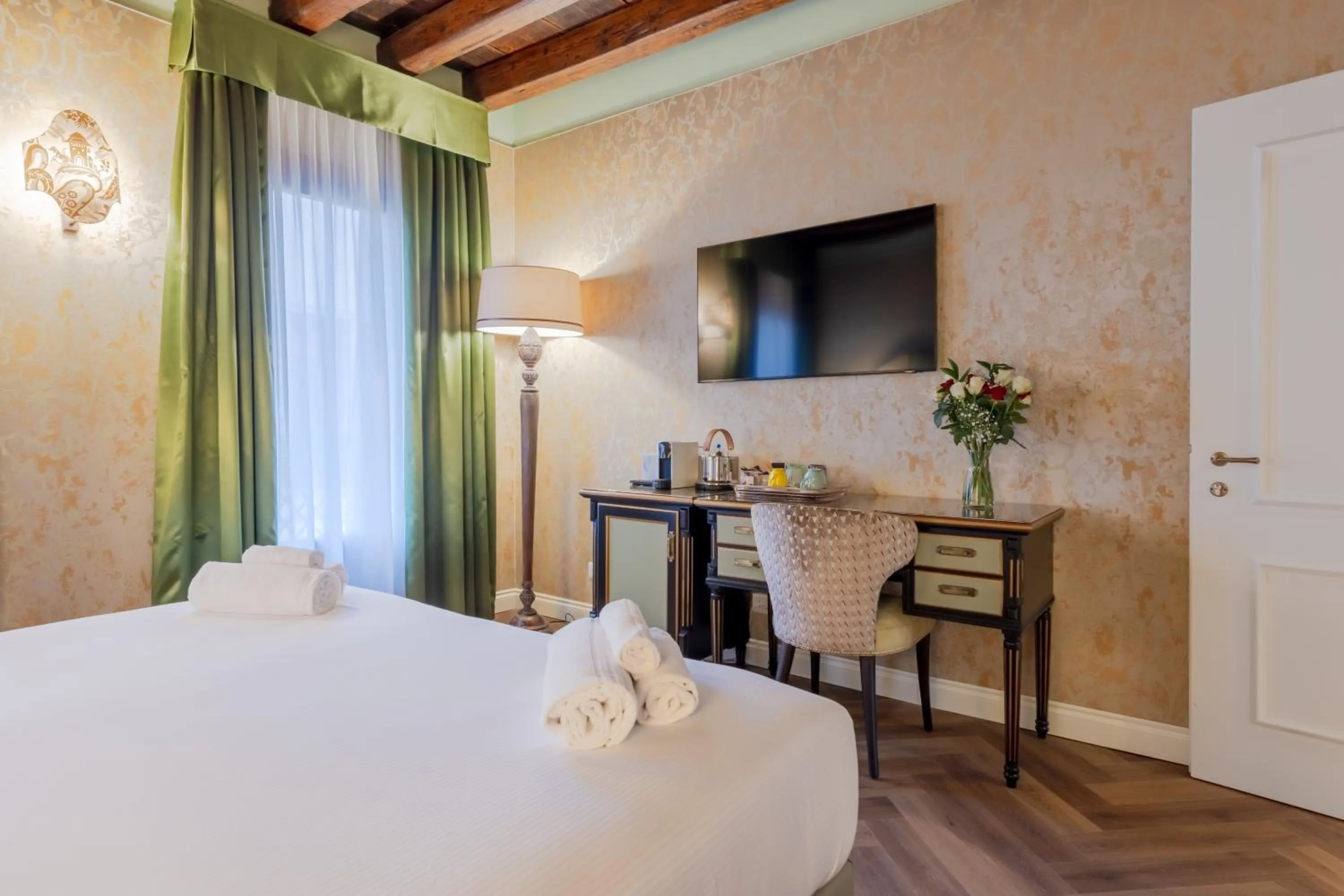 Bedroom, Bed in 312 Piazza San Marco - Relais il Doge