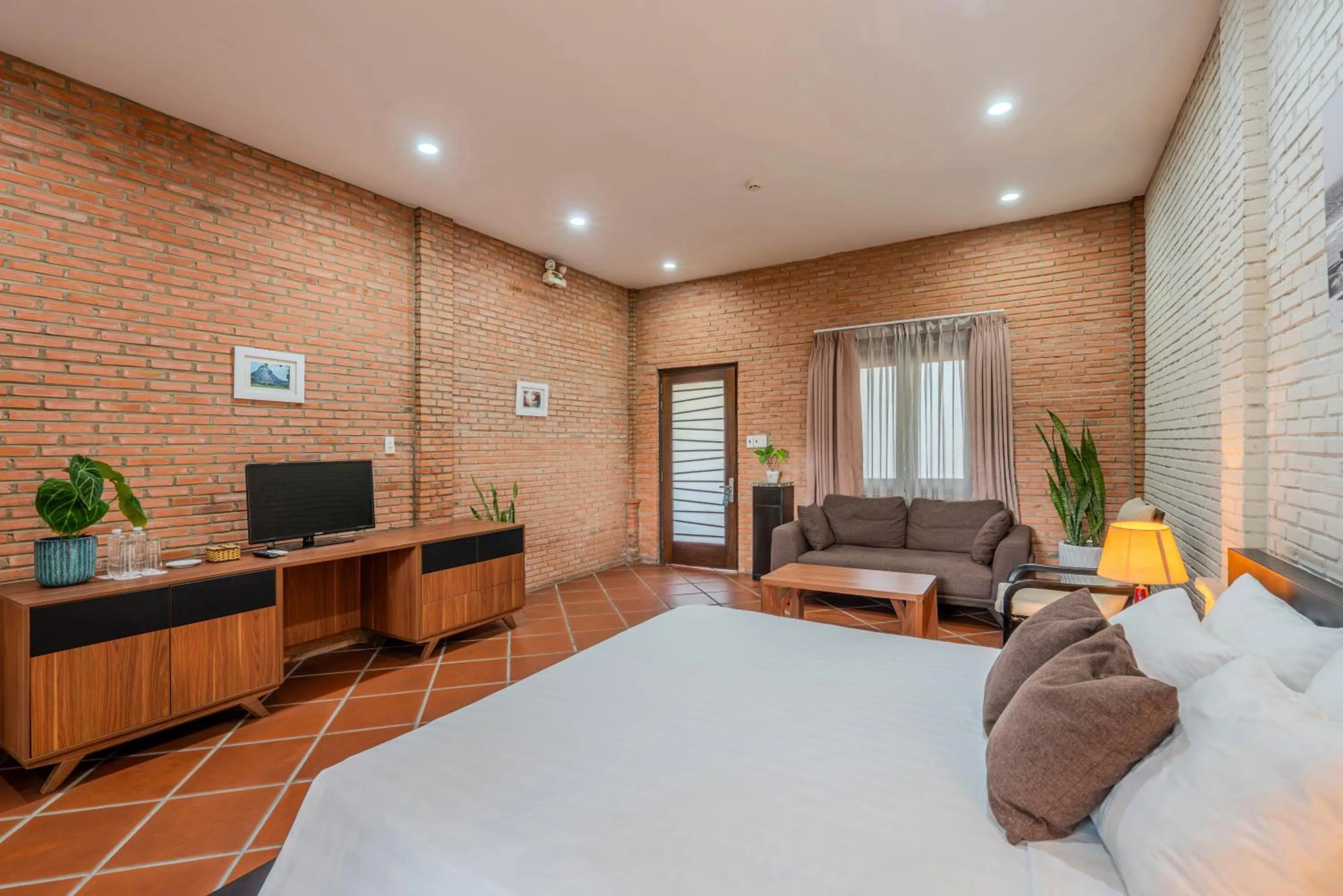 Bed in Mekong Long Thanh Resort & Reststop