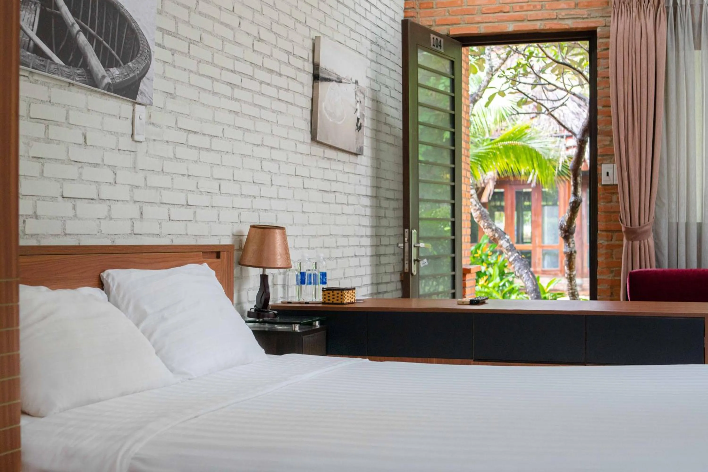 Bed in Mekong Long Thanh Resort & Reststop