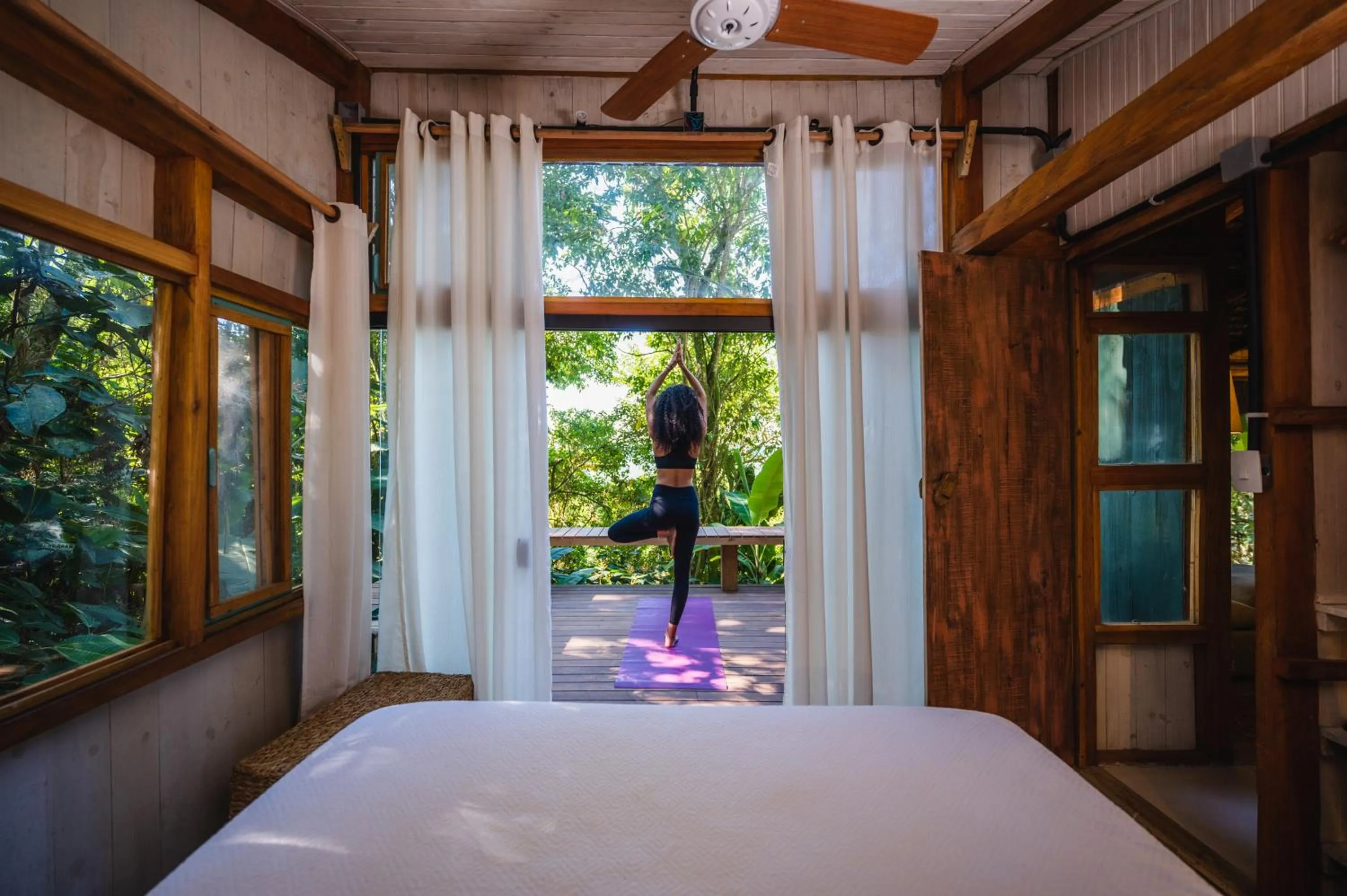 View (from property/room), Bed in Casa Luz Paraty