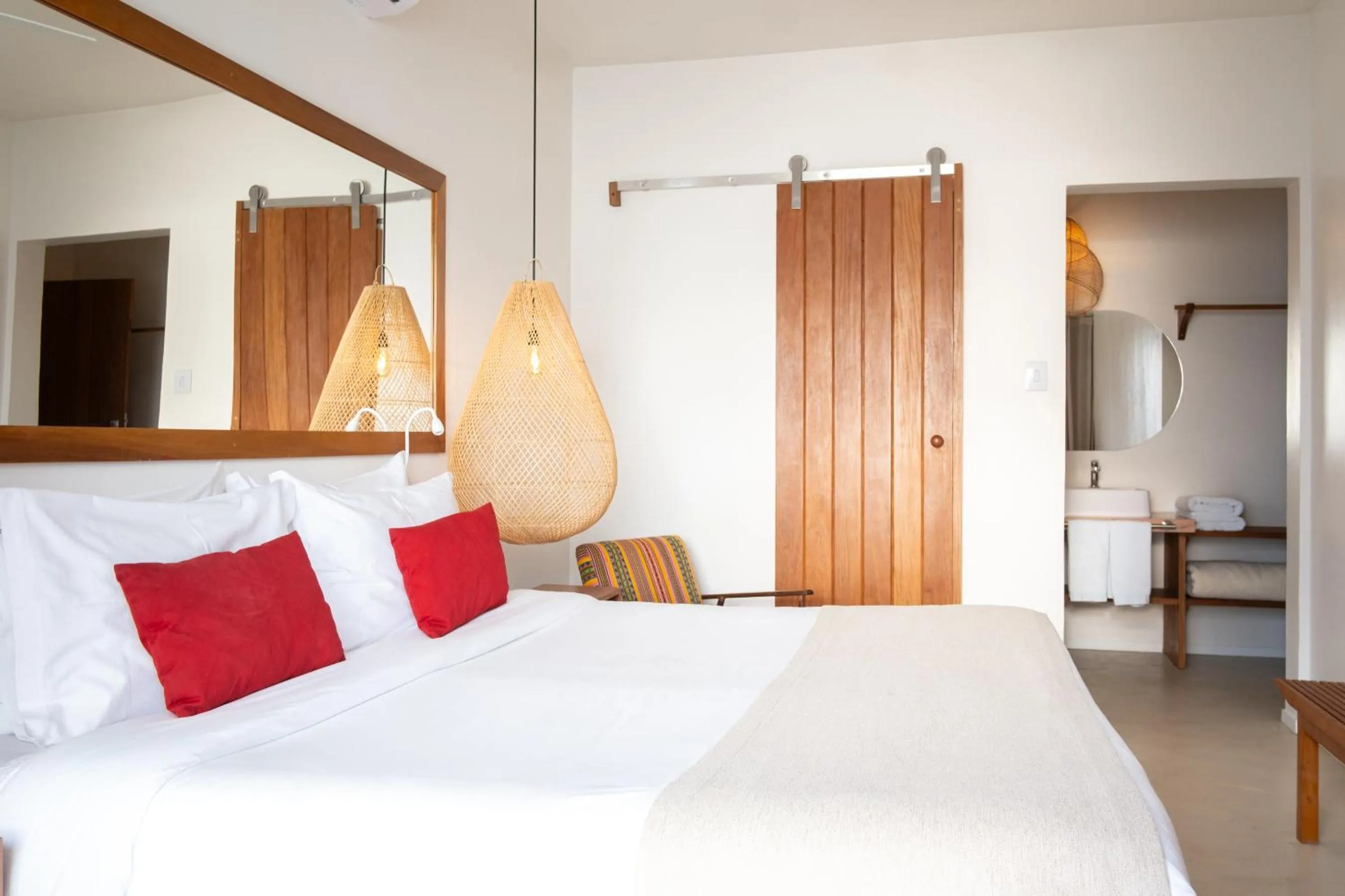 Photo of the whole room, Bed in Casa Luz Paraty