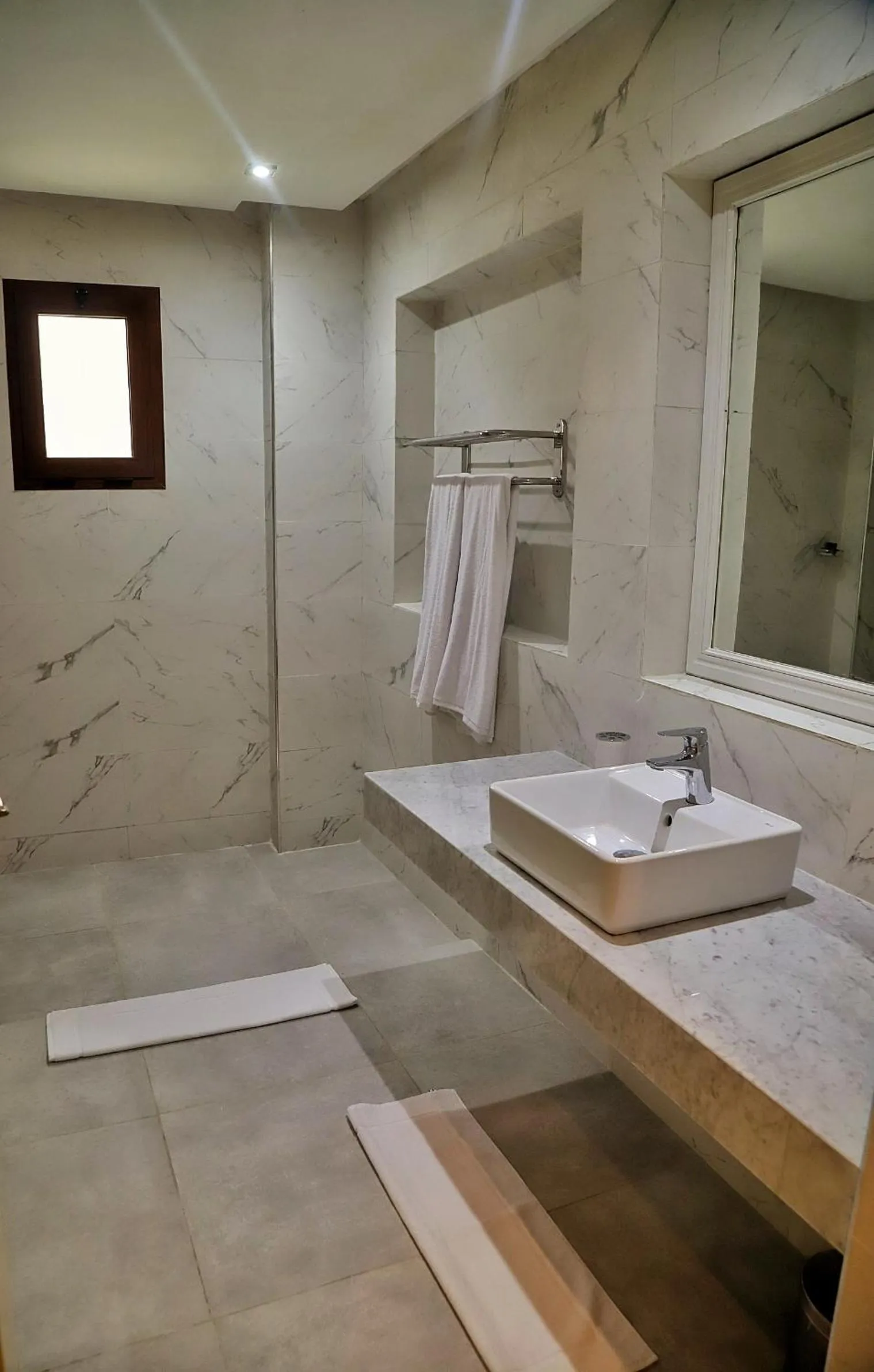 Shower in Hotel Parador