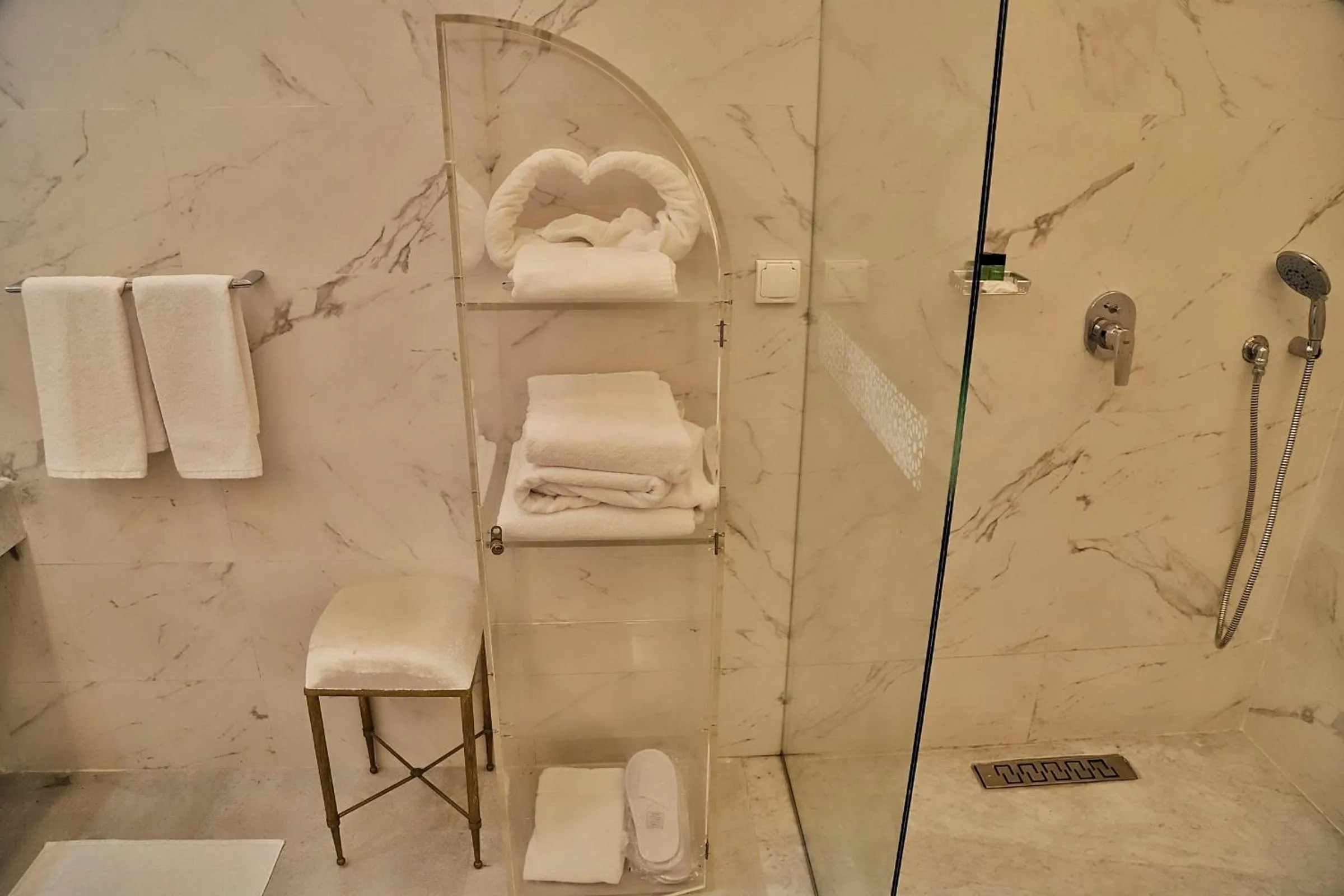 Shower in Hotel Parador