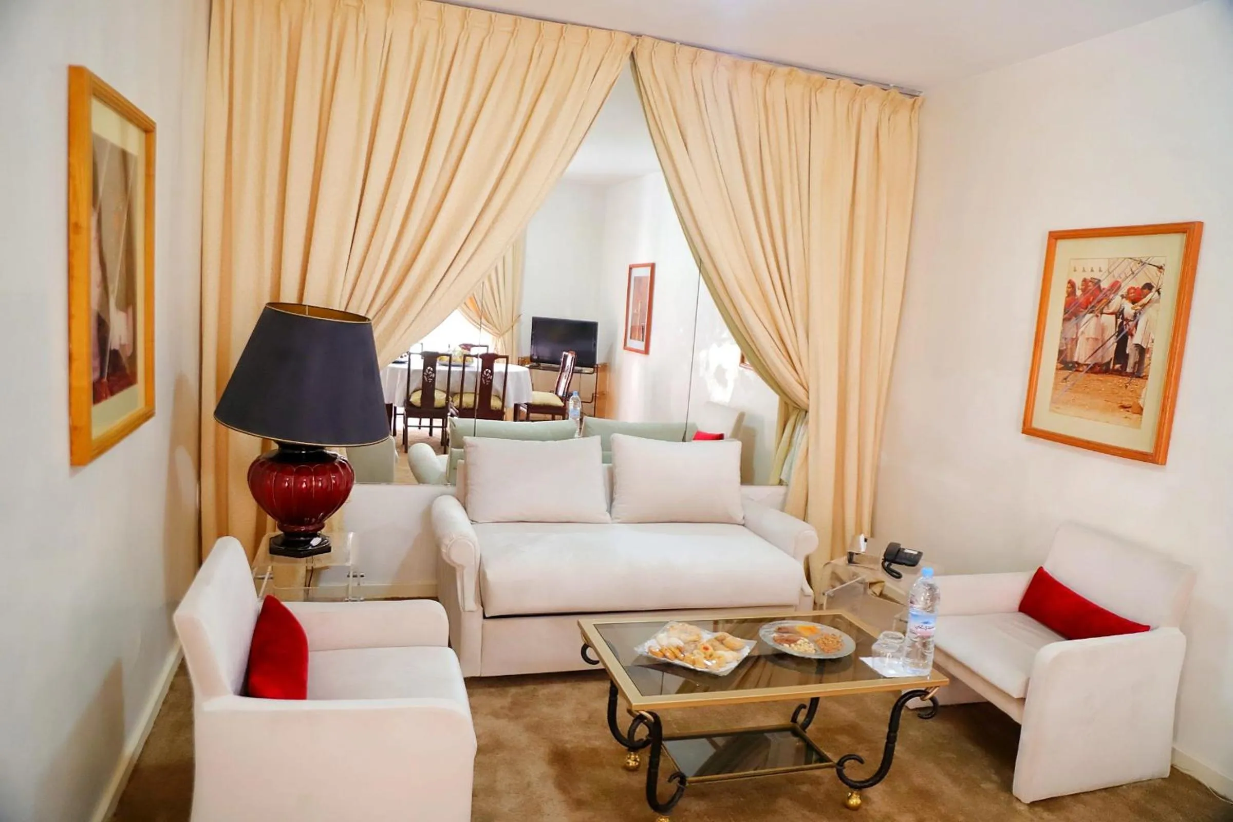 Living room, Bed in Hotel Parador