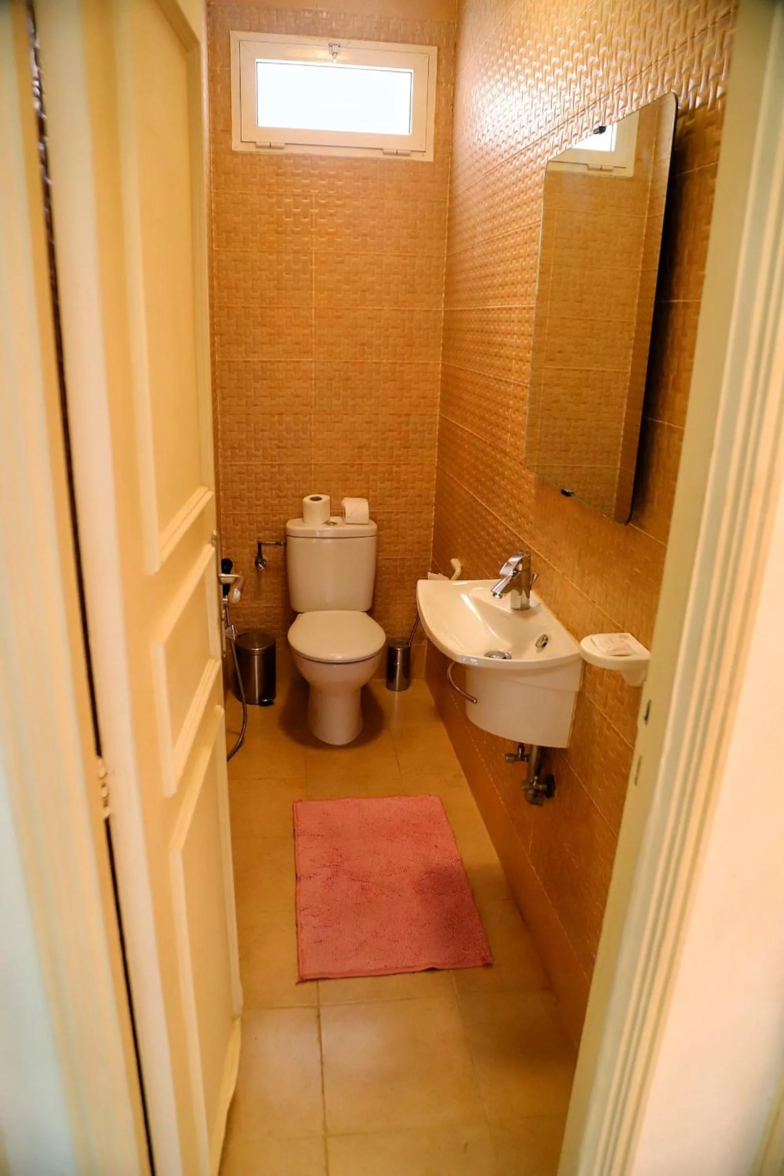 Toilet in Hotel Parador