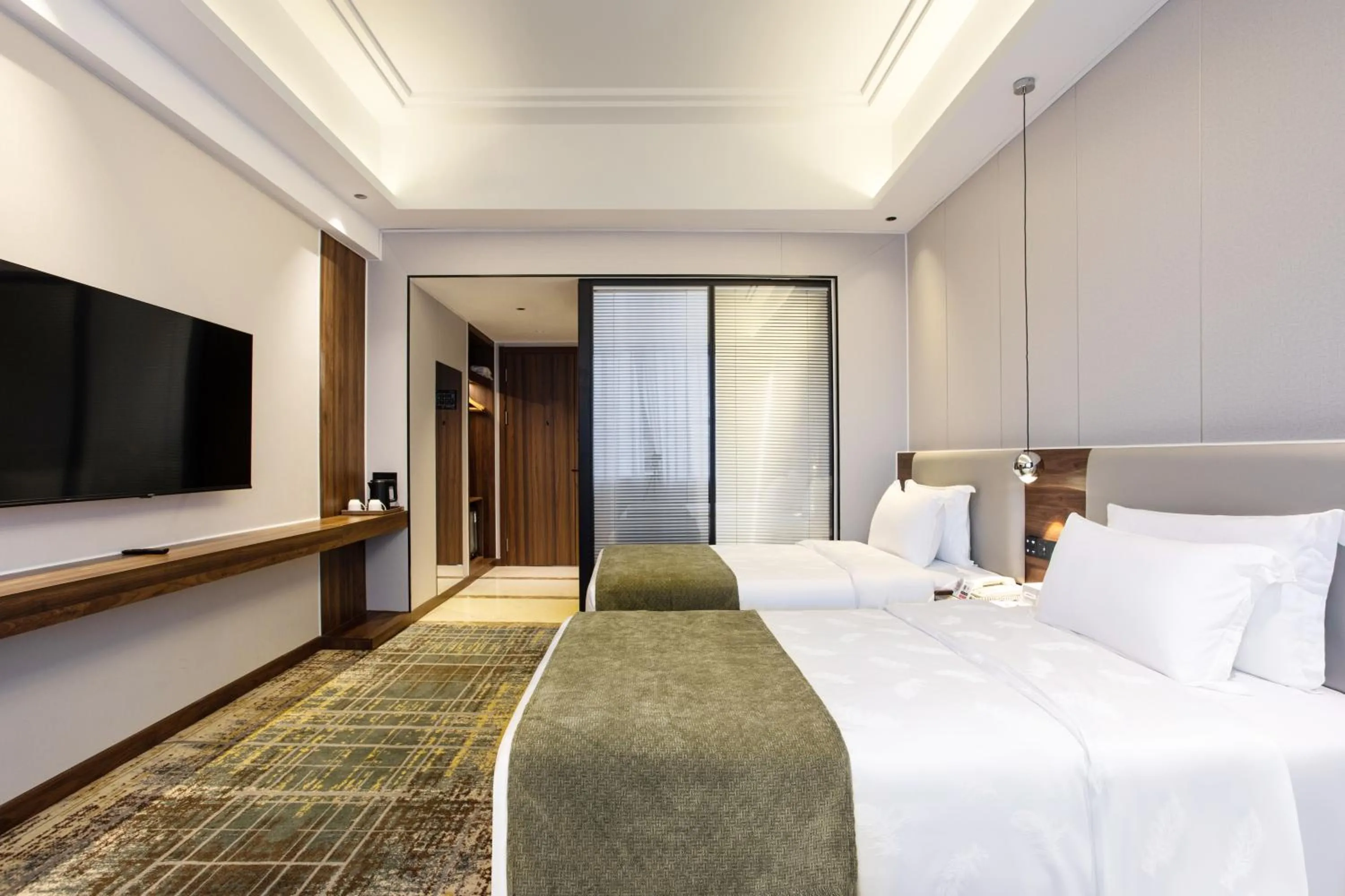 Photo of the whole room, Bed in Fortune Land Shenzhen