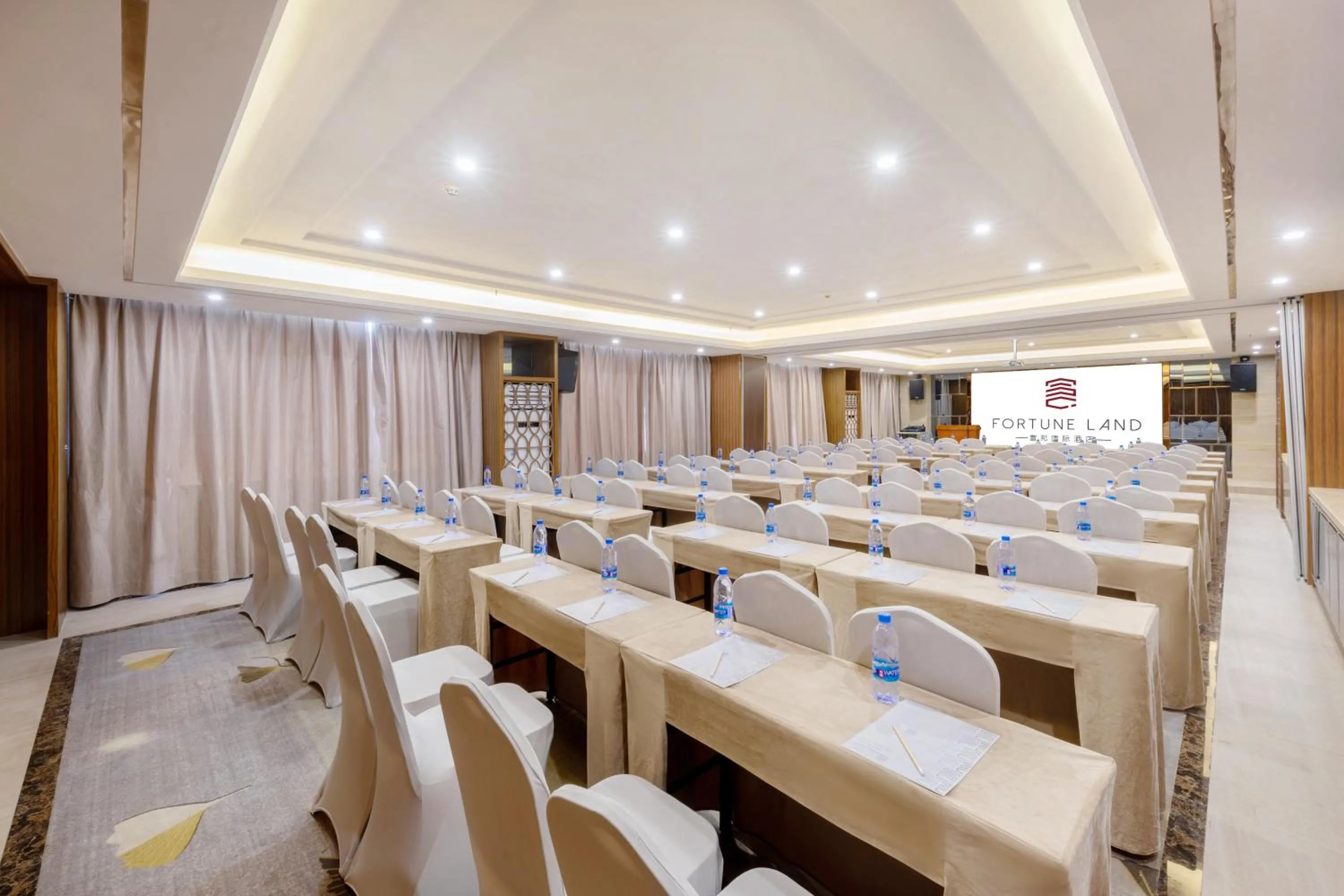 Banquet/Function facilities in Fortune Land Shenzhen