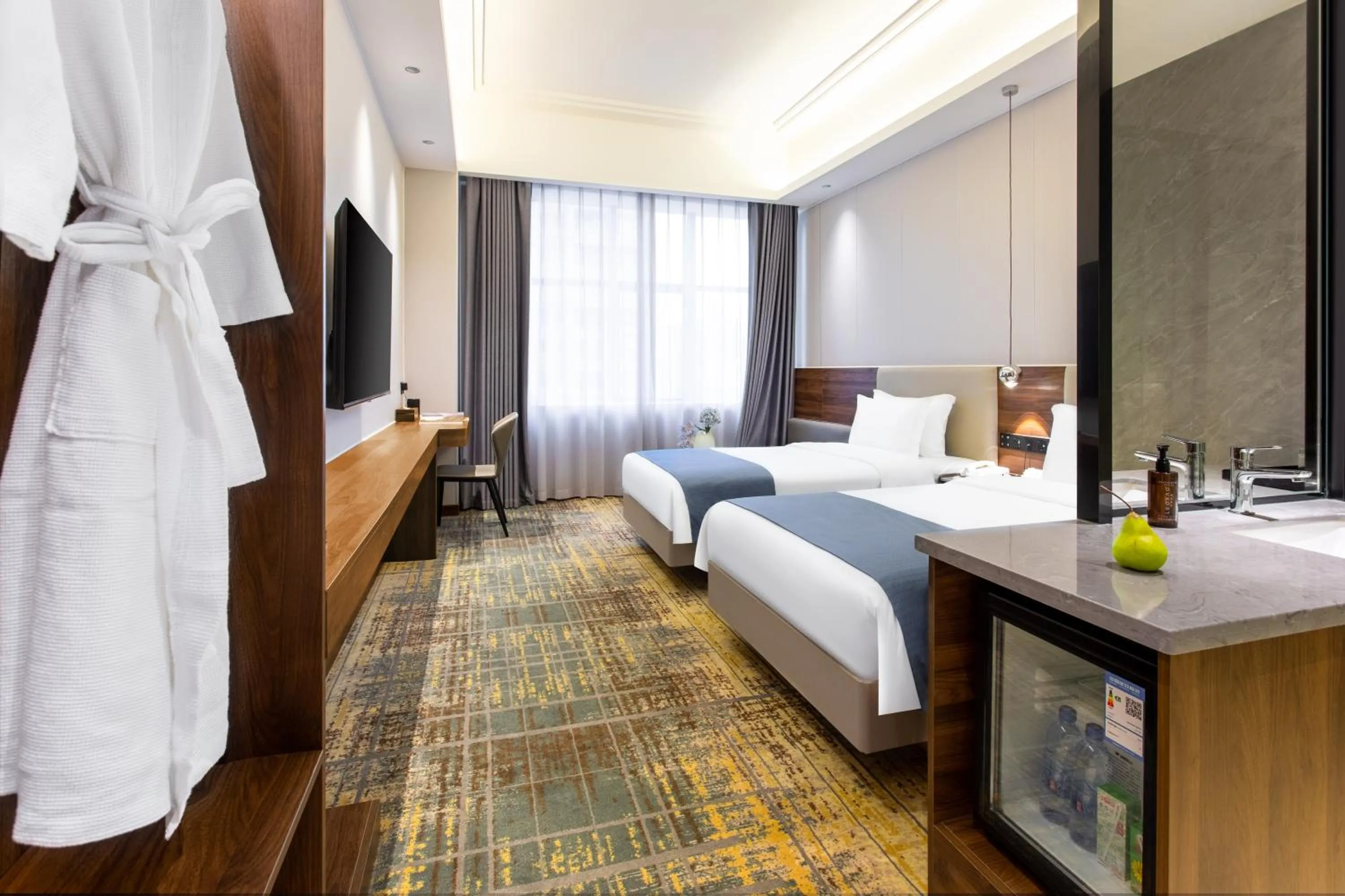 Photo of the whole room, Bed in Fortune Land Shenzhen