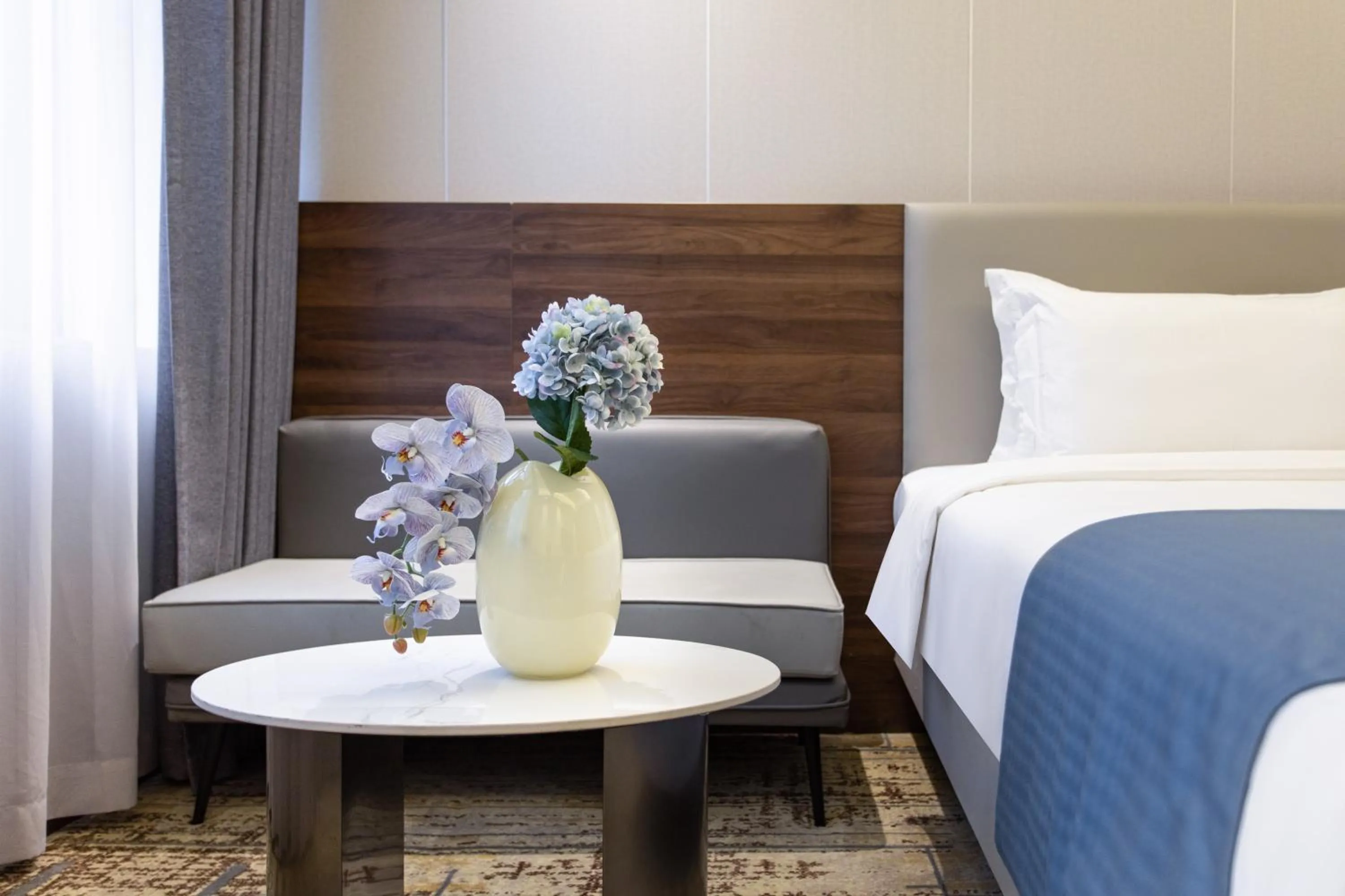 Seating area, Bed in Fortune Land Shenzhen