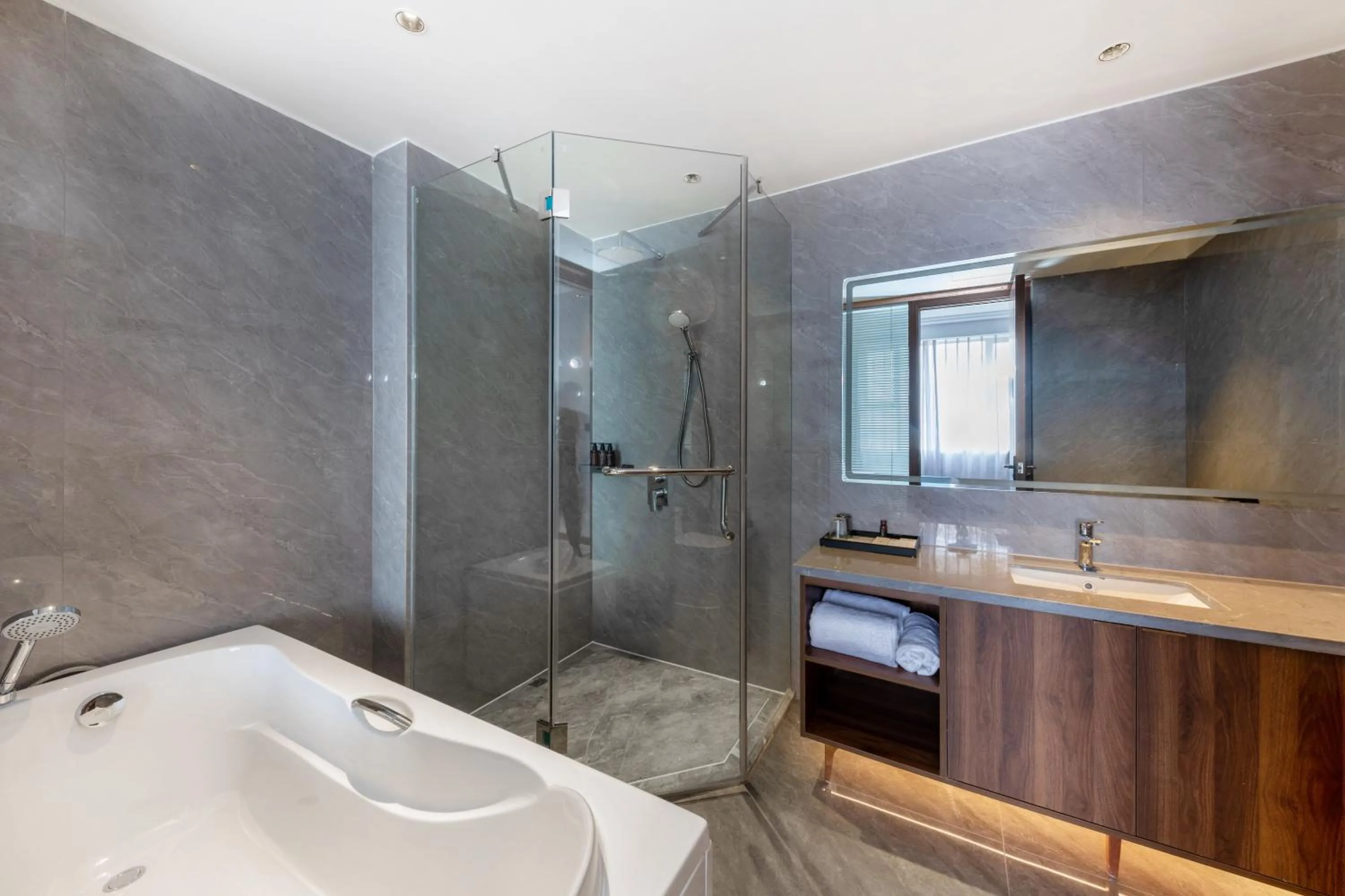 Shower in Fortune Land Shenzhen