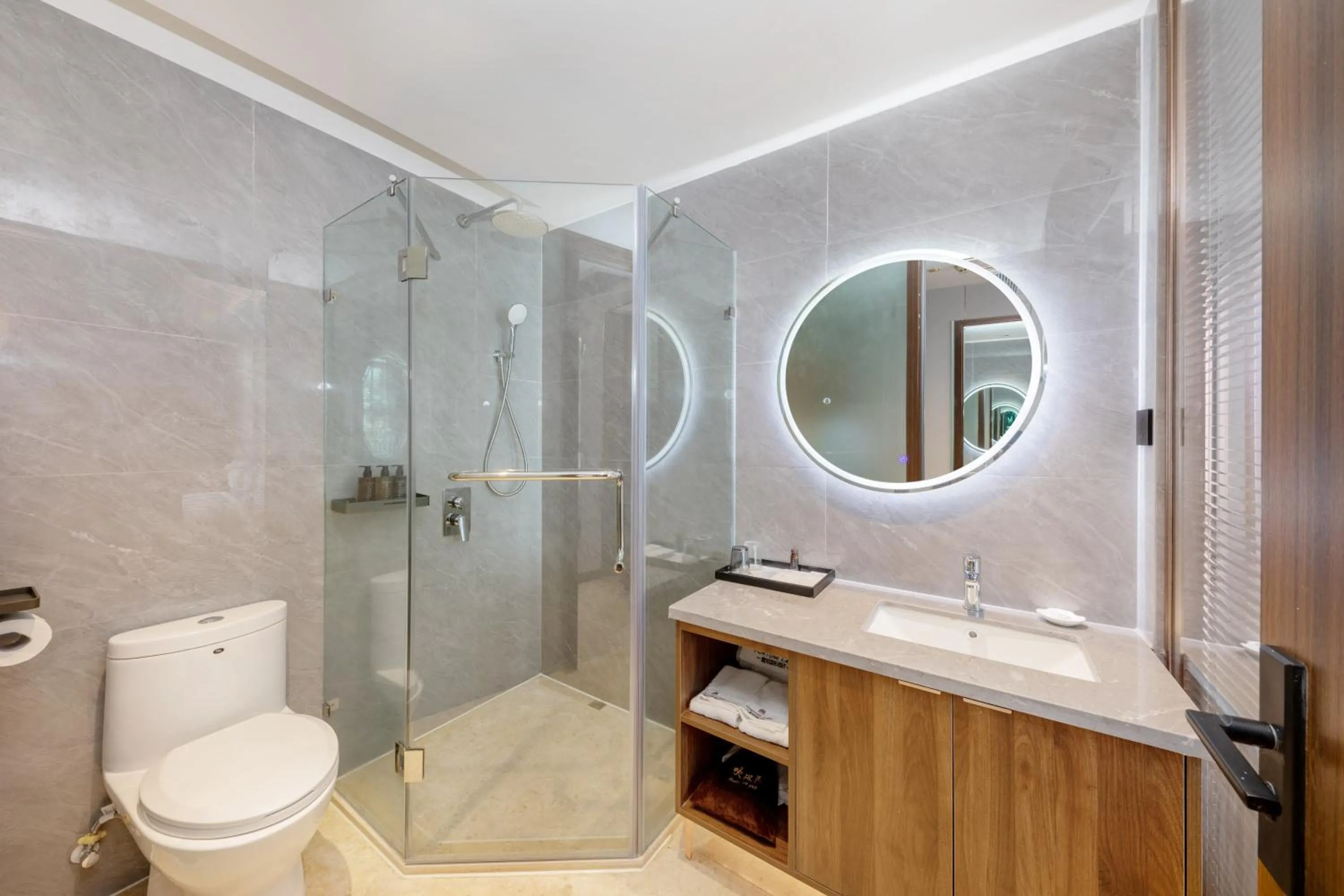 Toilet in Fortune Land Shenzhen