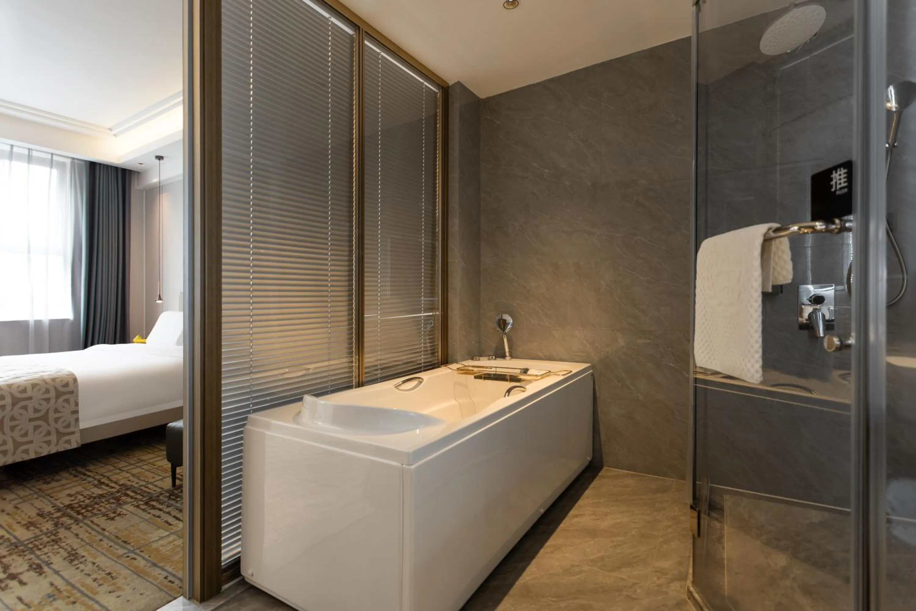 Bathroom, Bed in Fortune Land Shenzhen