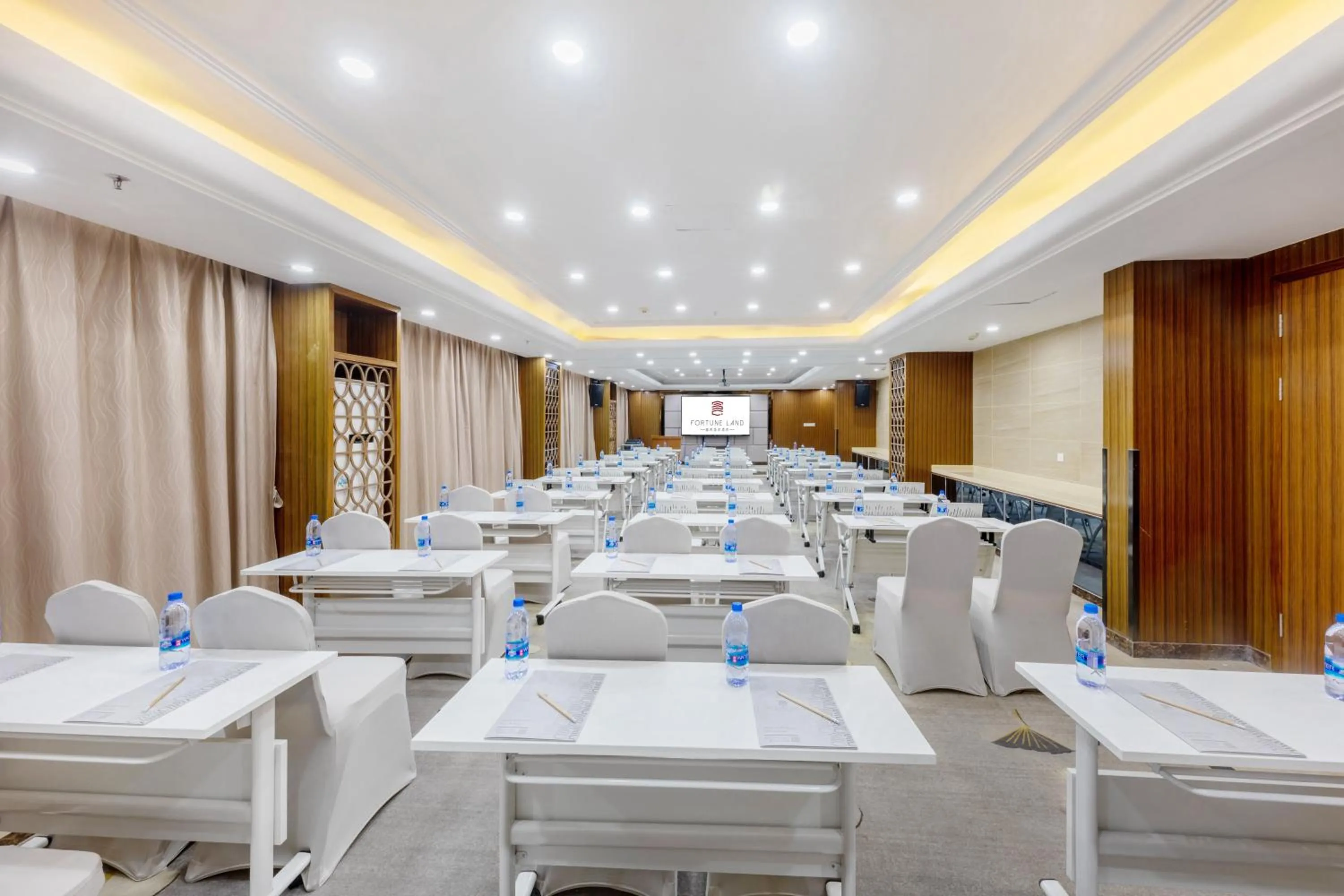 Banquet/Function facilities in Fortune Land Shenzhen