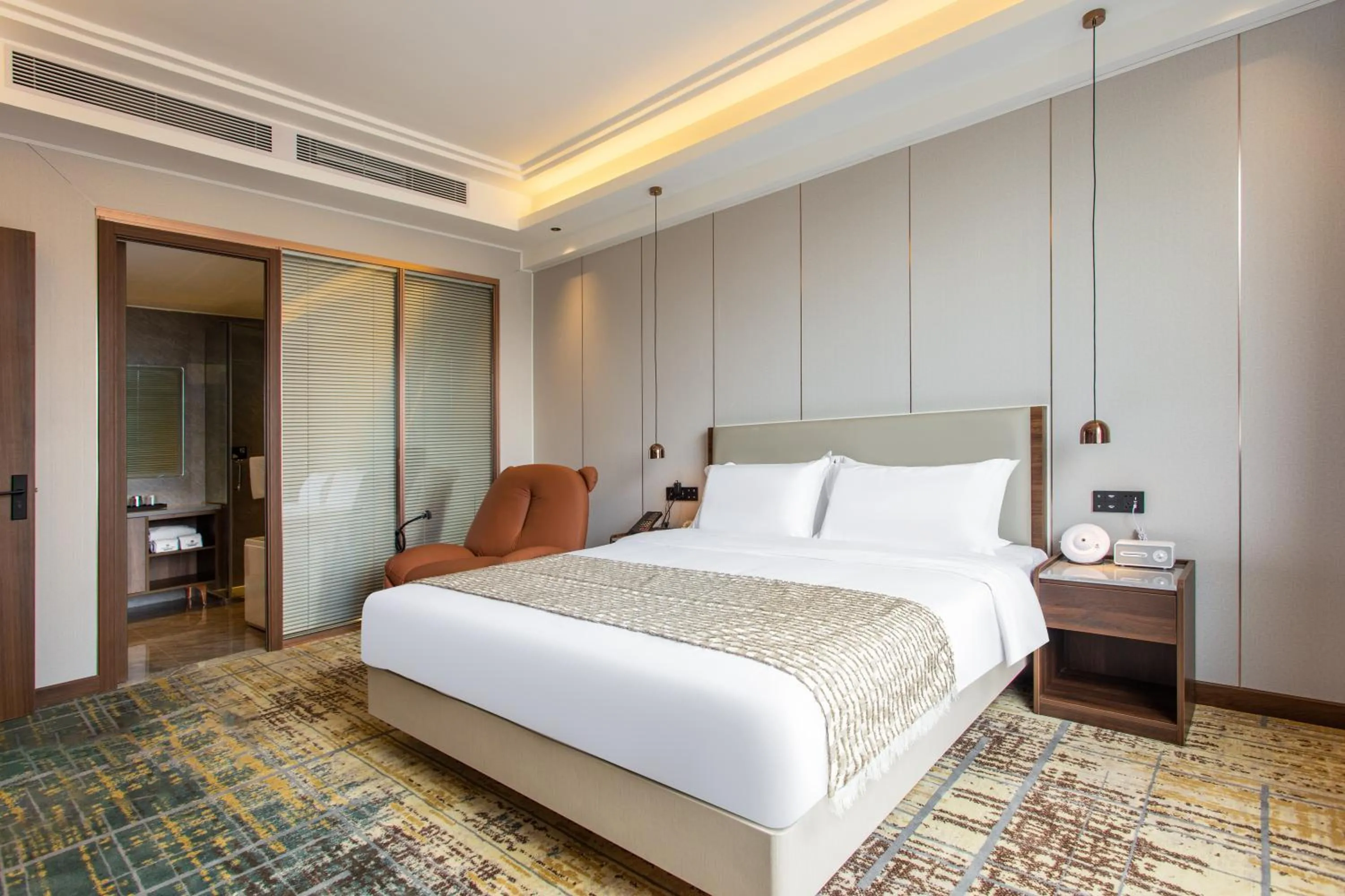 Photo of the whole room, Bed in Fortune Land Shenzhen