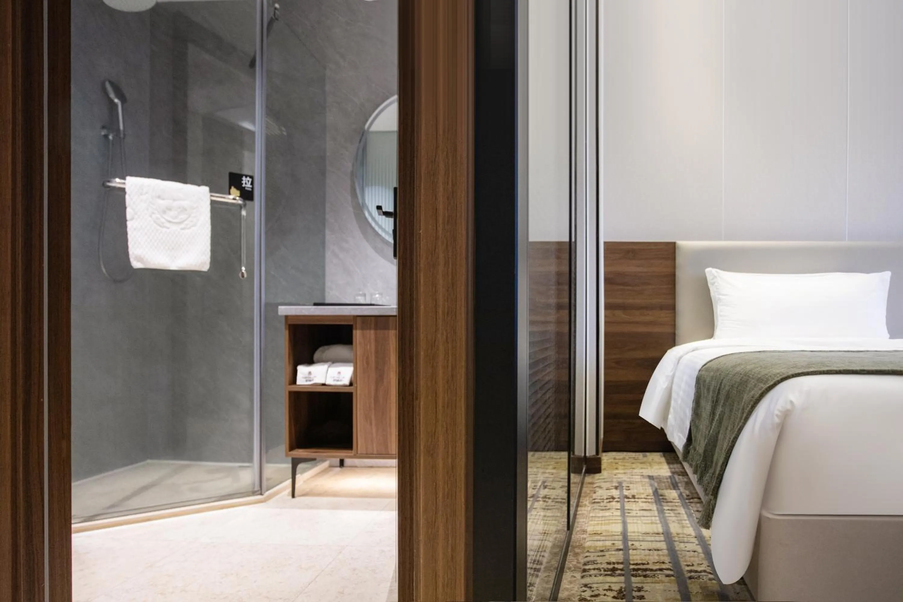 Bathroom, Bed in Fortune Land Shenzhen