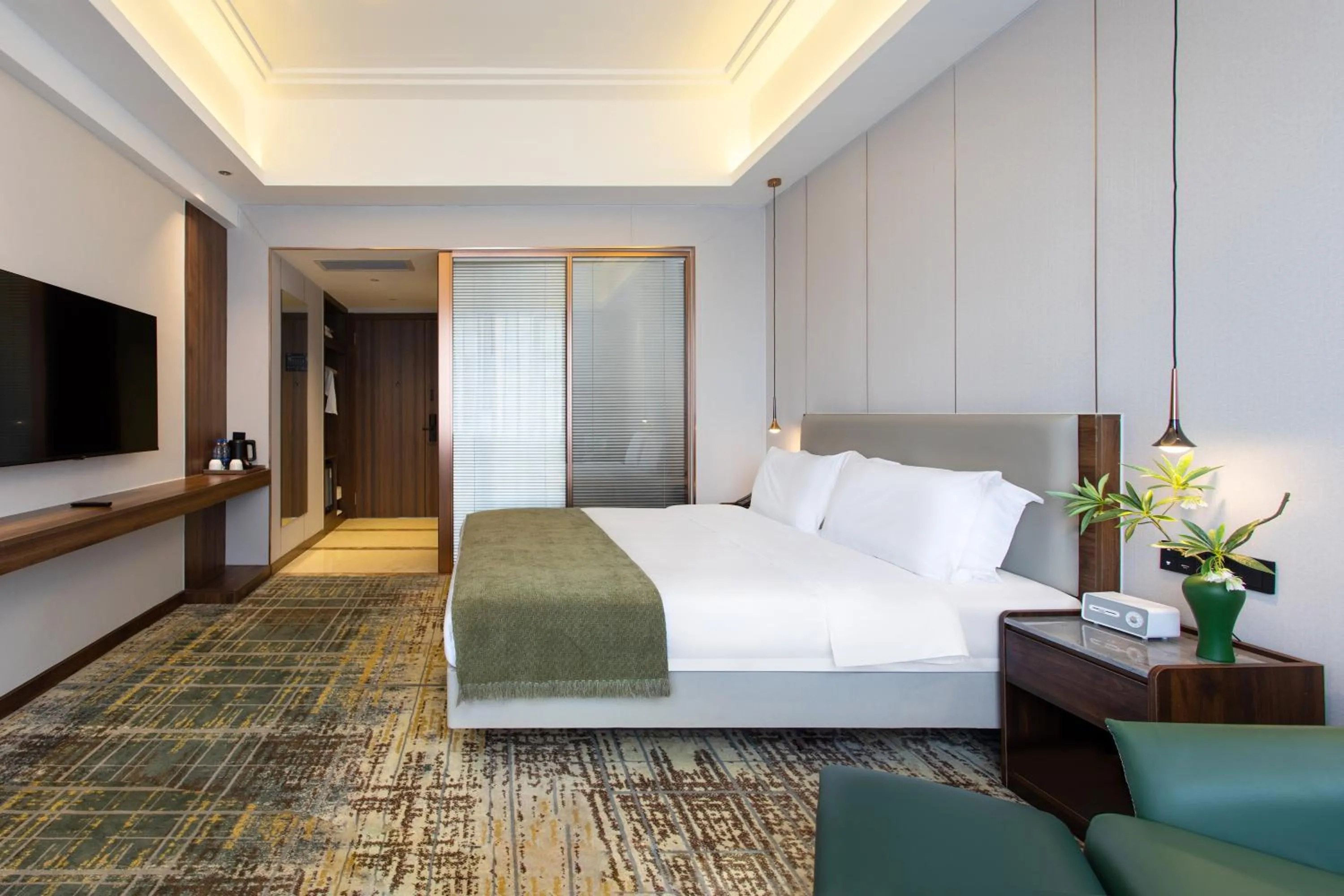 Photo of the whole room, Bed in Fortune Land Shenzhen