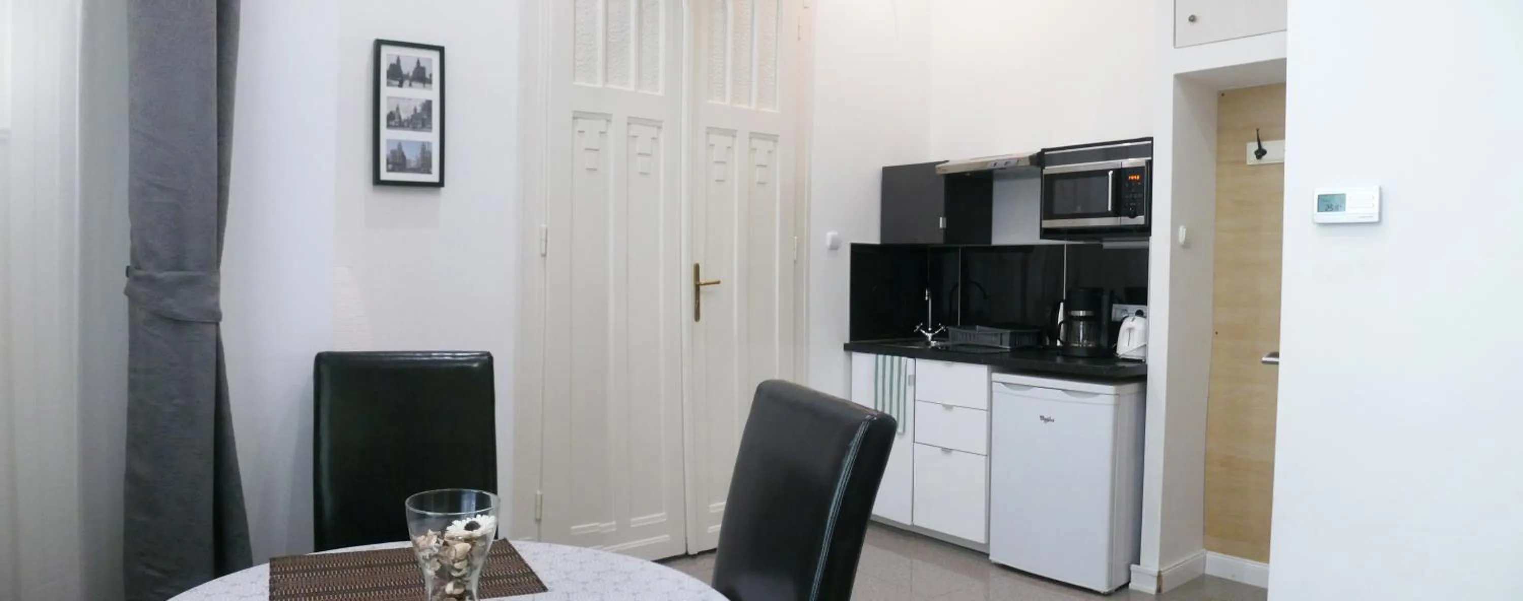 Dining area in Váci Street Downtown Apartments