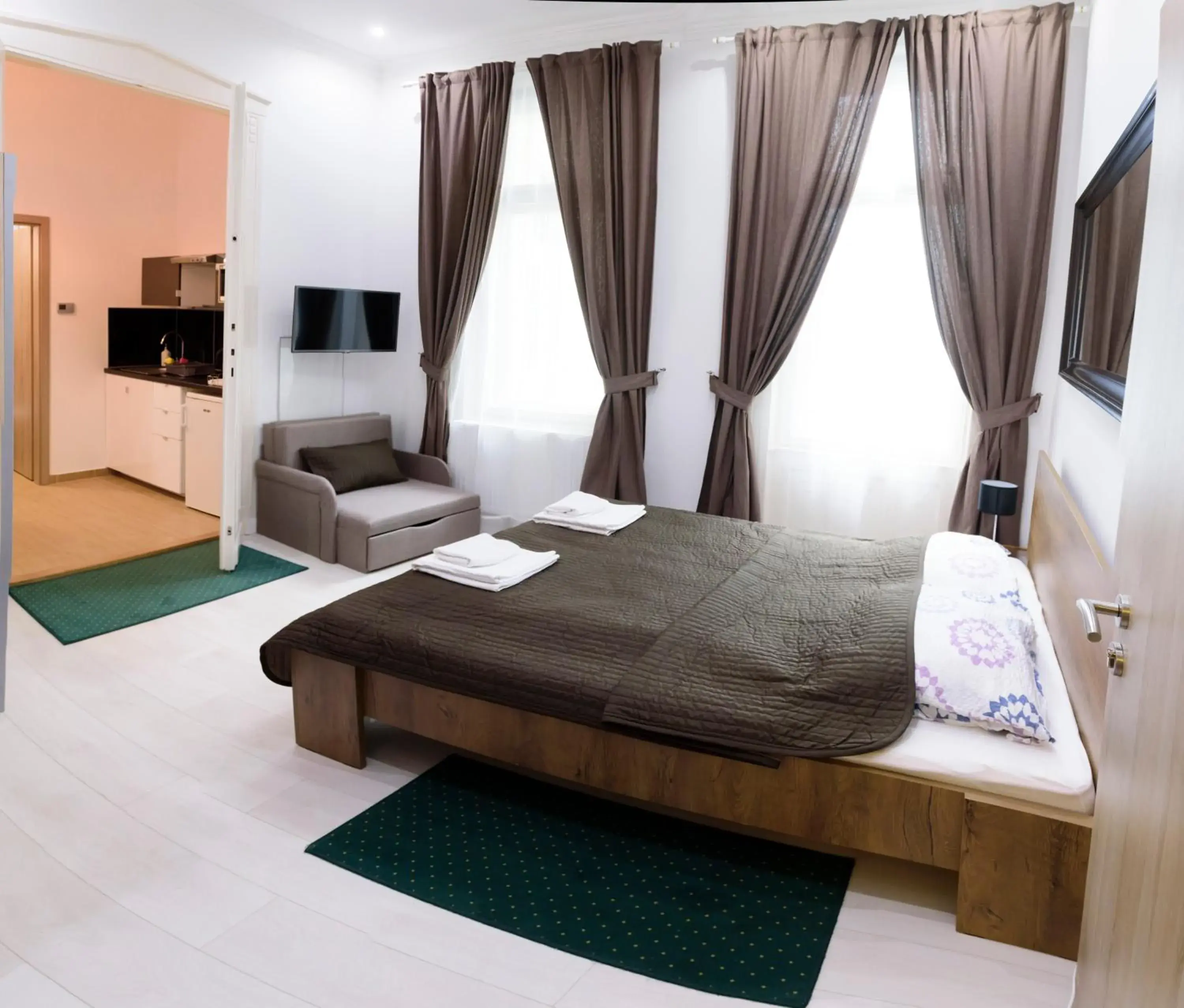 One-Bedroom Apartment (3 Adults) in Váci Street Downtown Apartments One-Bedroom Apartment (3 Adults) in Váci Street Downtown Apartments