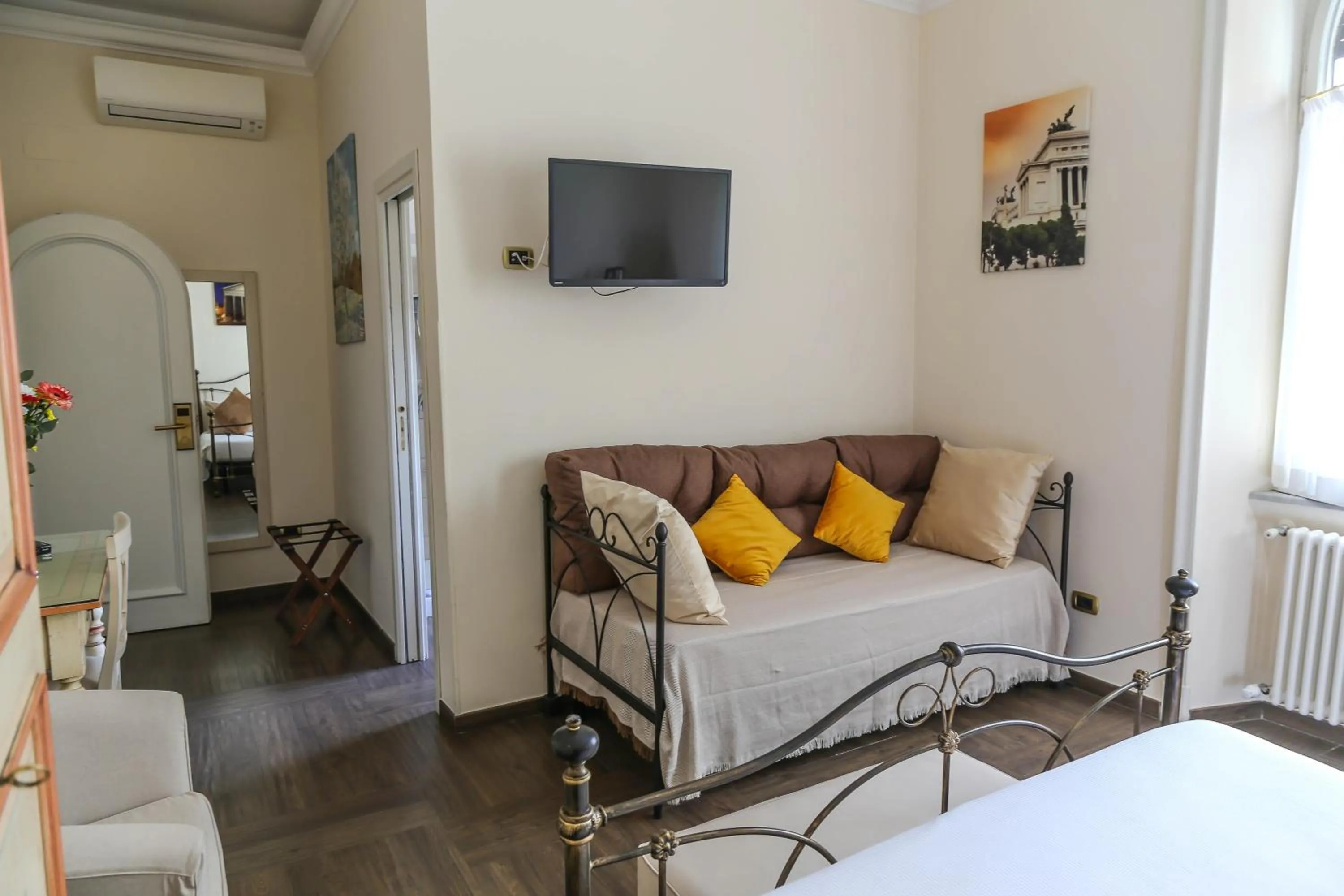 Bedroom, Bed in Villa Matissa