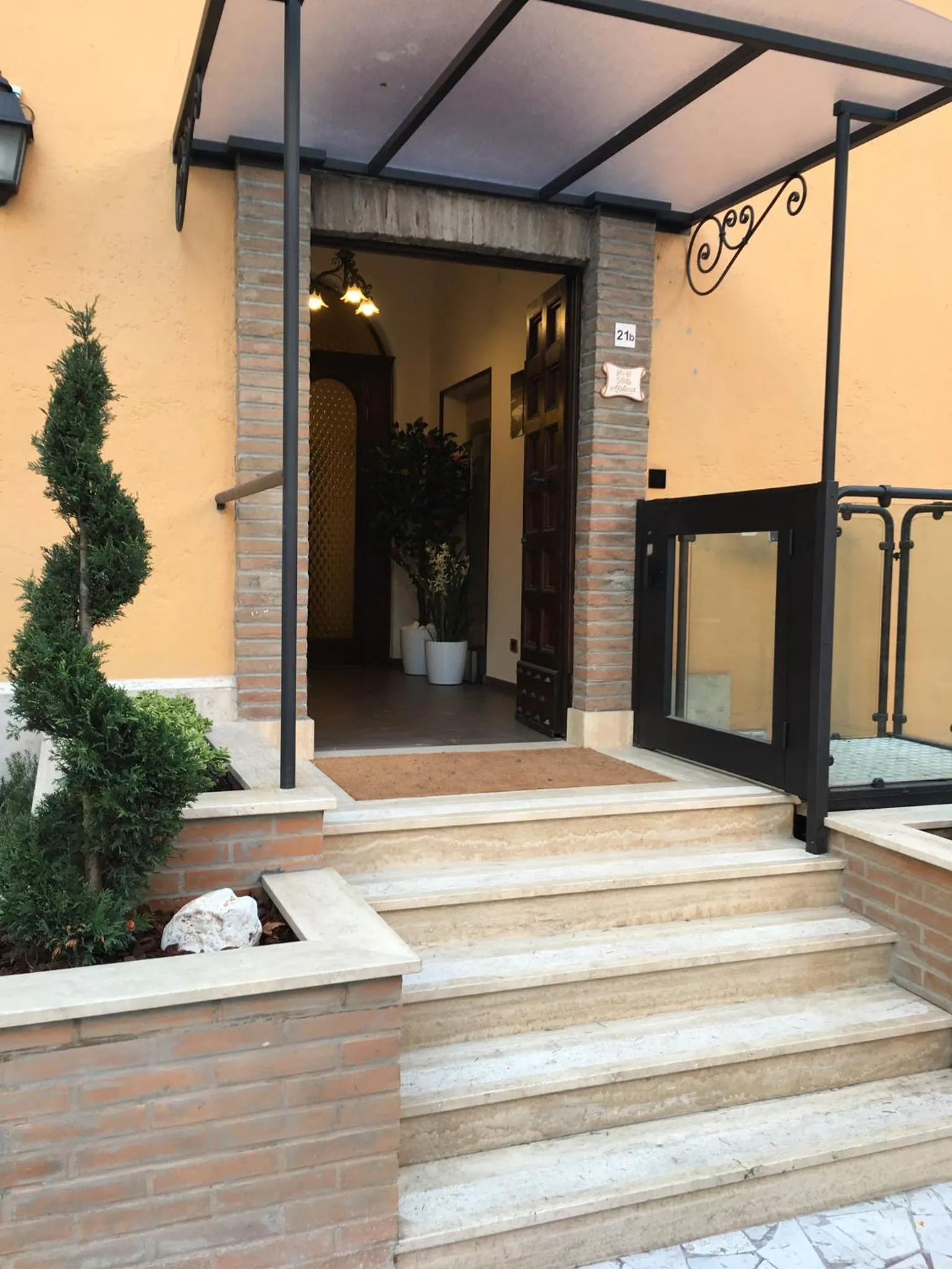 Facade/entrance in Villa Matissa