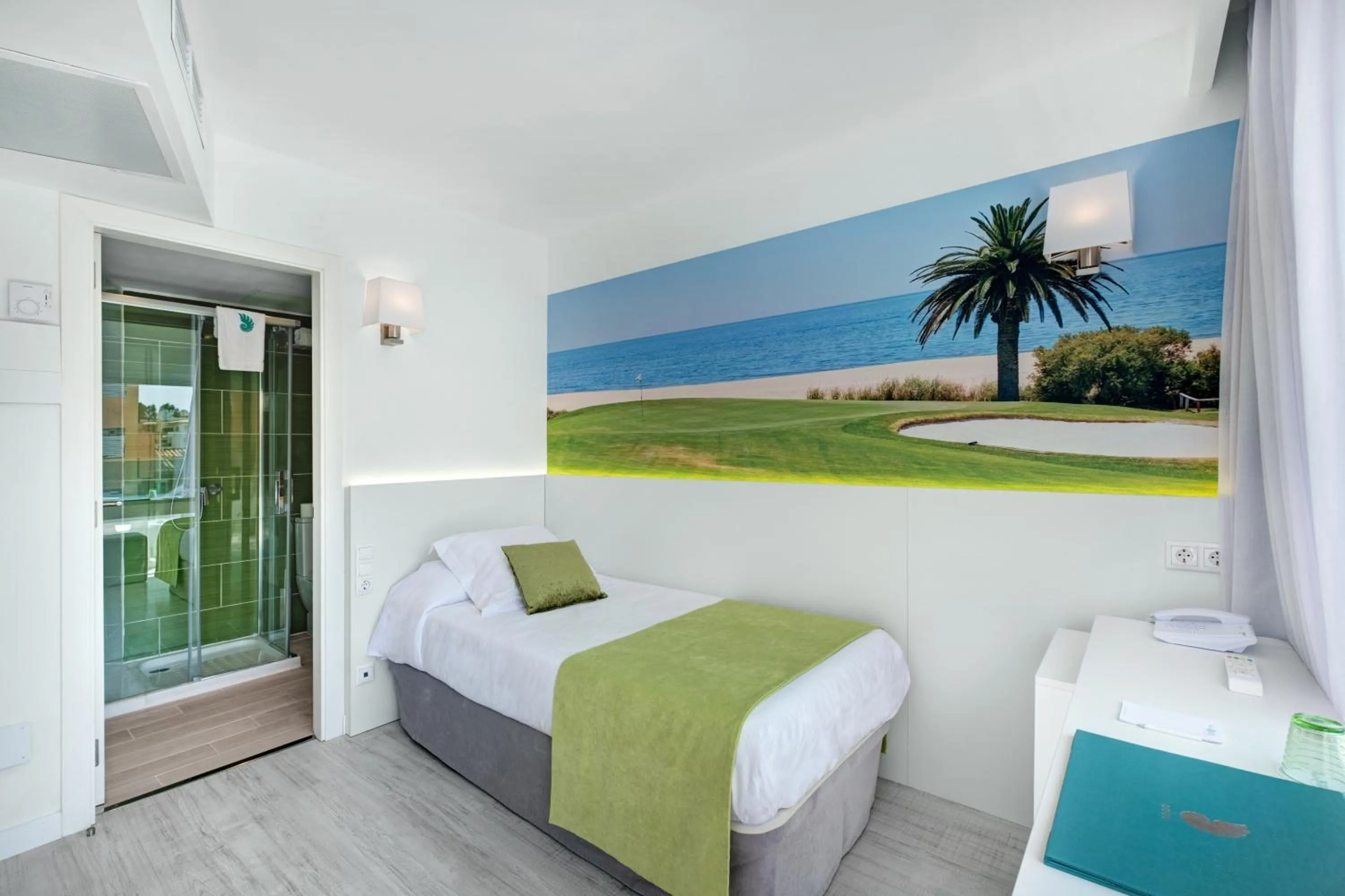 Decorative detail, Bed in Plaza Santa Ponsa Boutique - Adults Only.