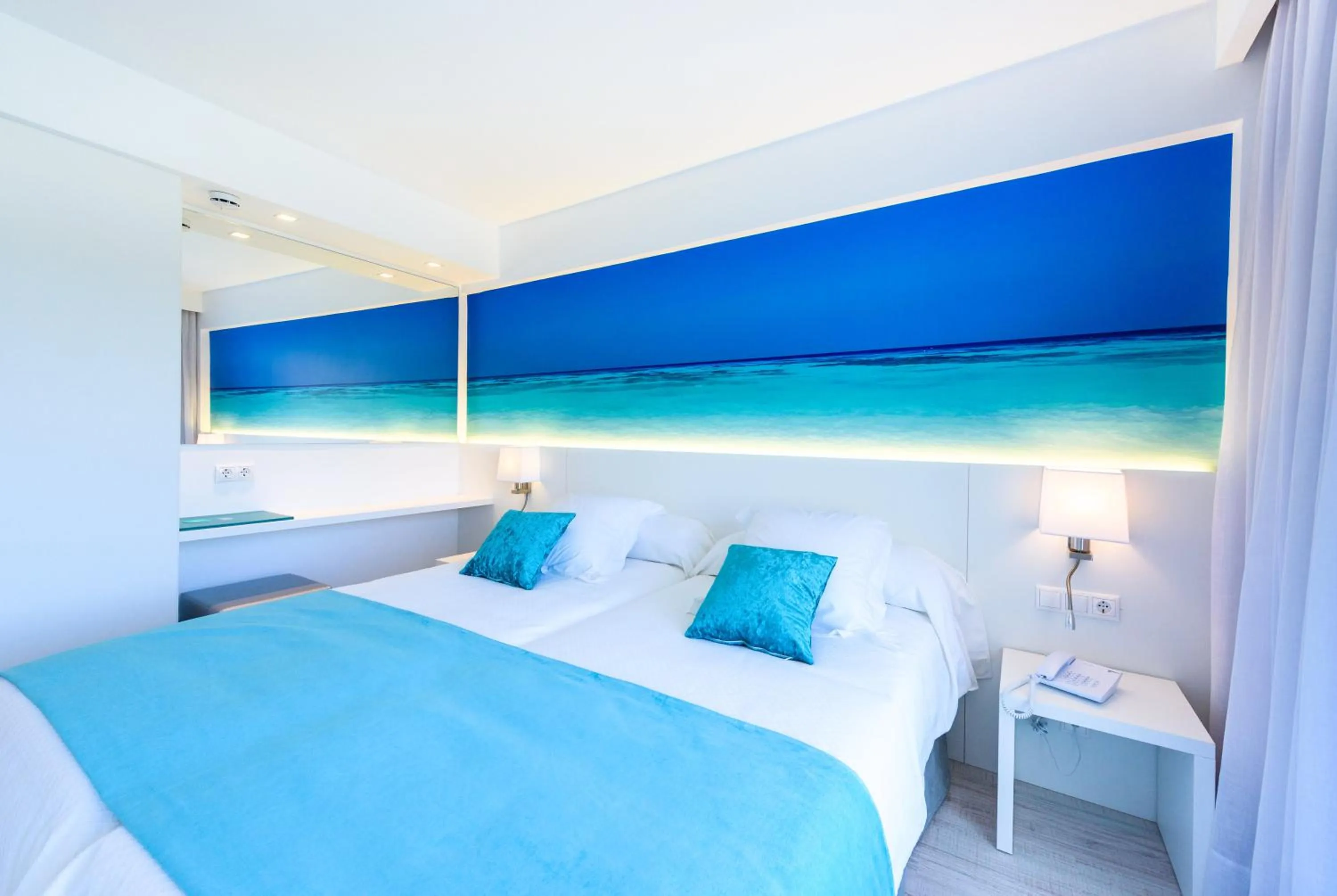 Bedroom, Bed in Plaza Santa Ponsa Boutique - Adults Only.