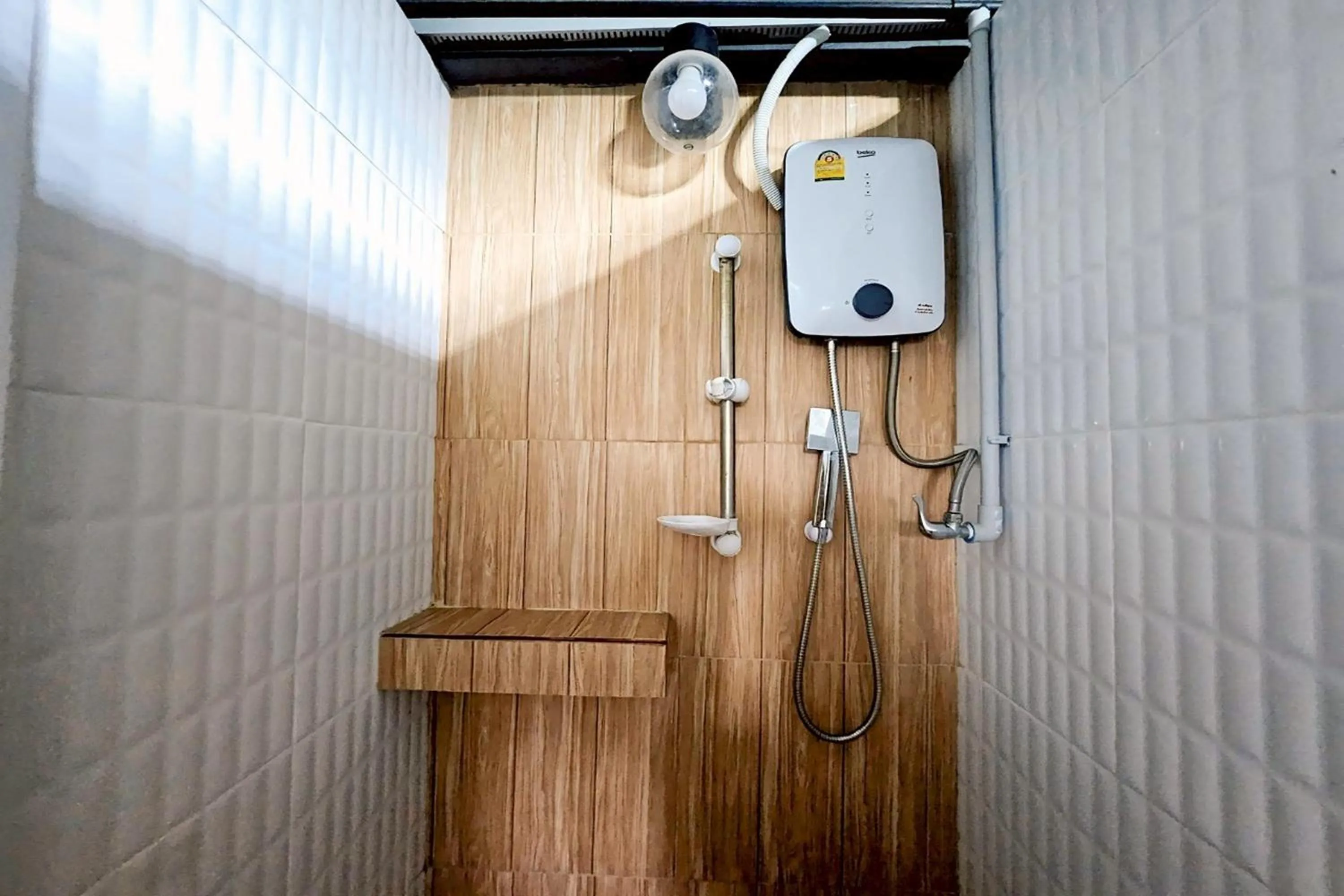 Shower in Me U Hostel