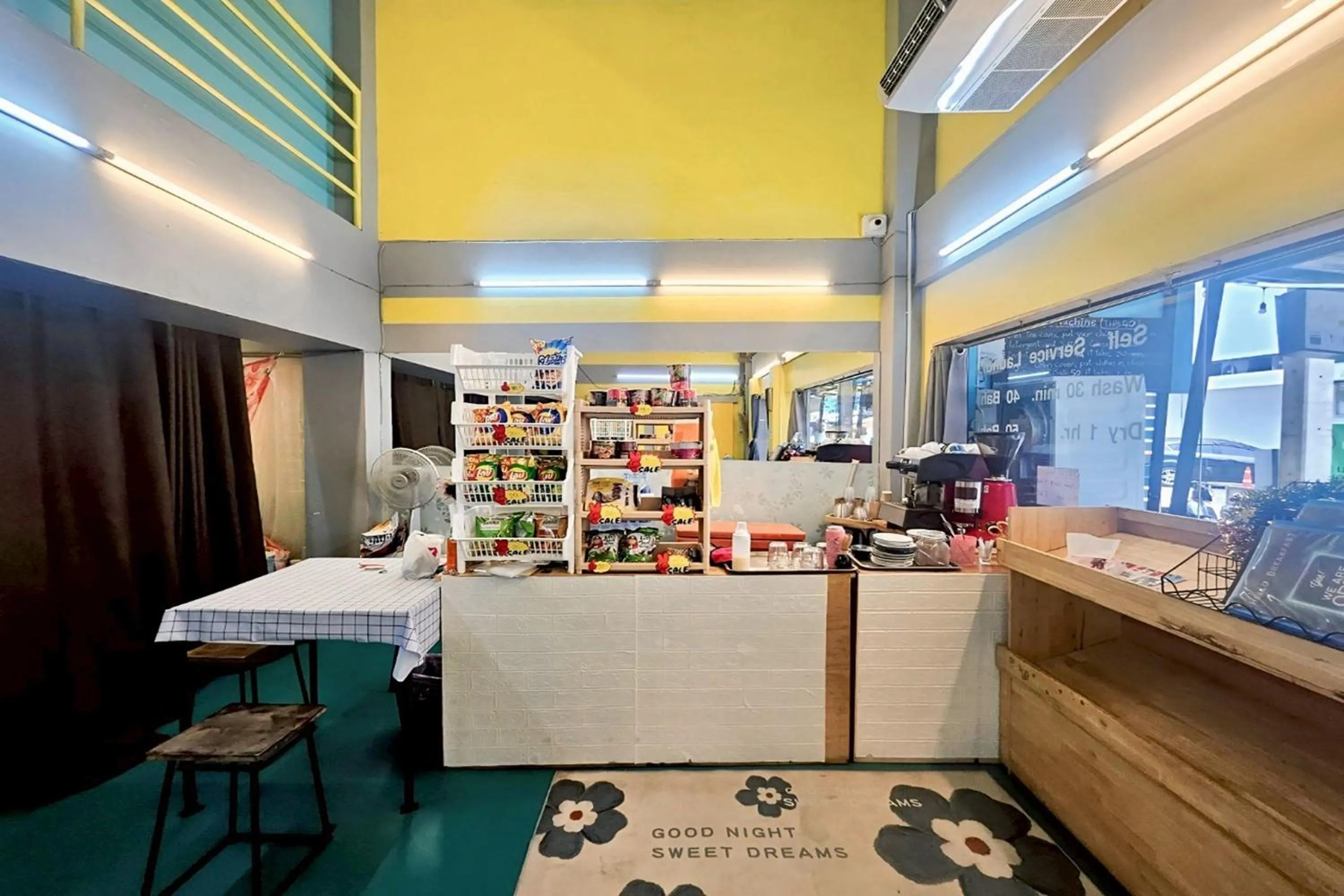 Food and drinks in Me U Hostel