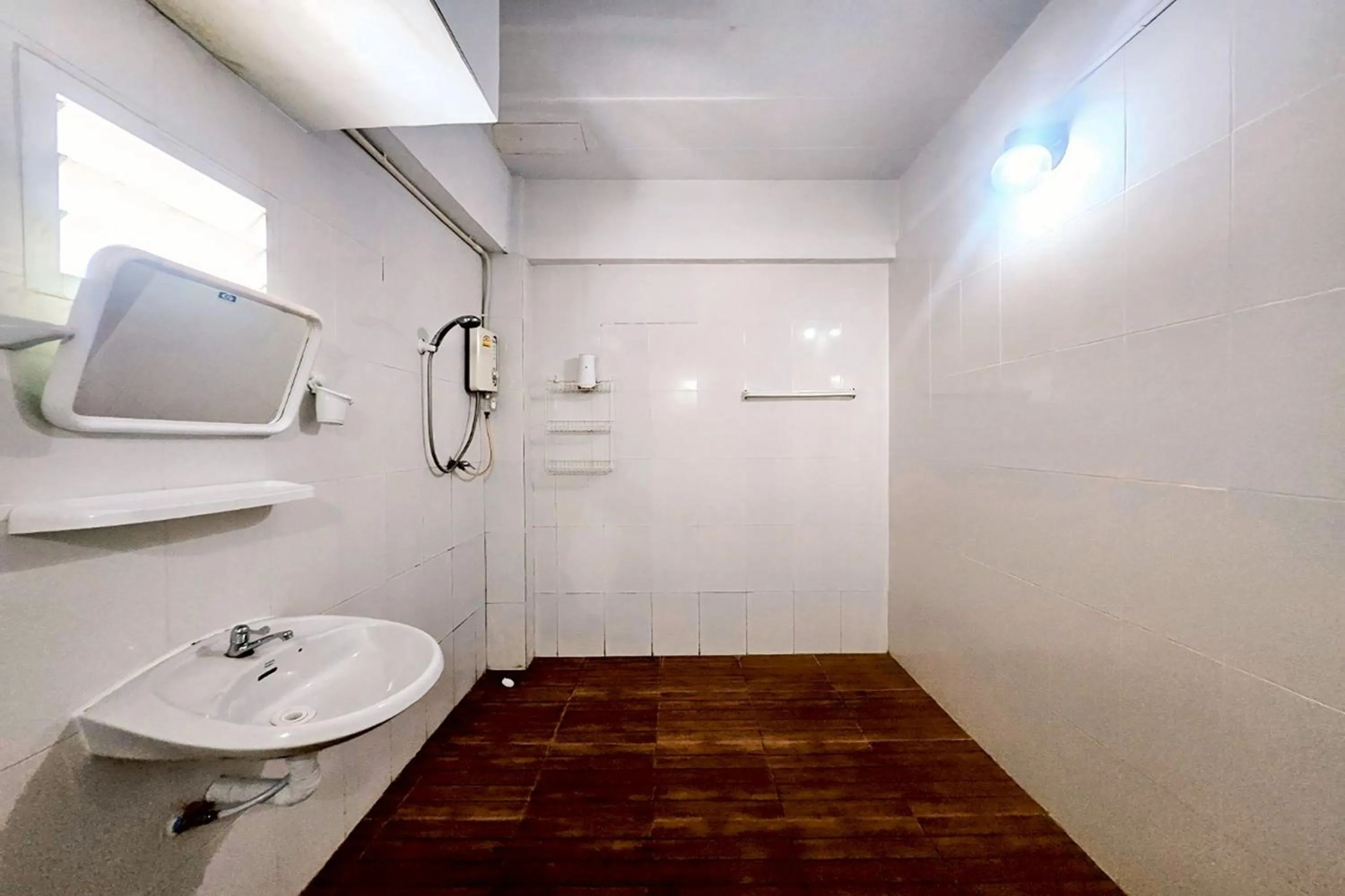 Bathroom in Me U Hostel