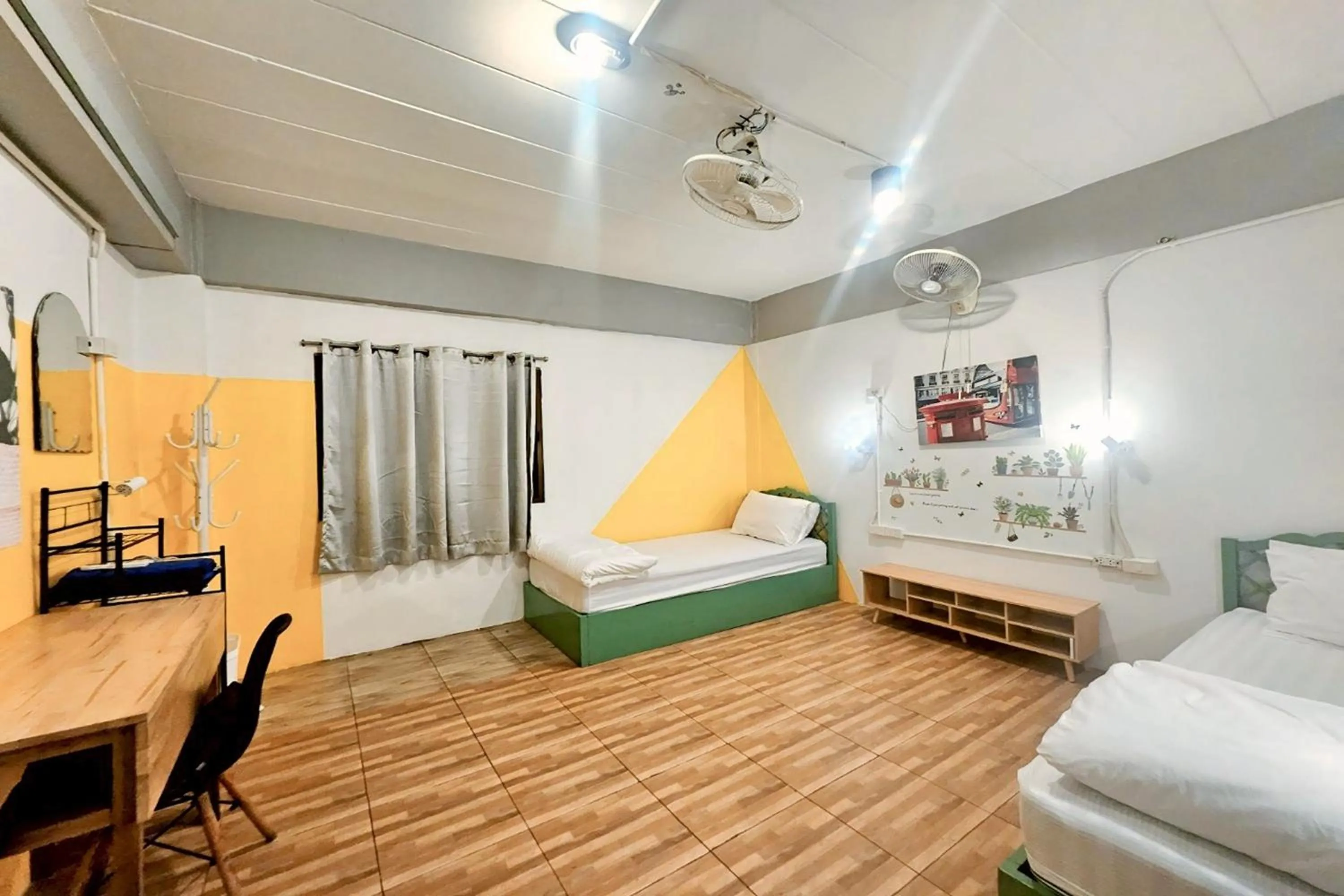 Bedroom, Bed in Me U Hostel