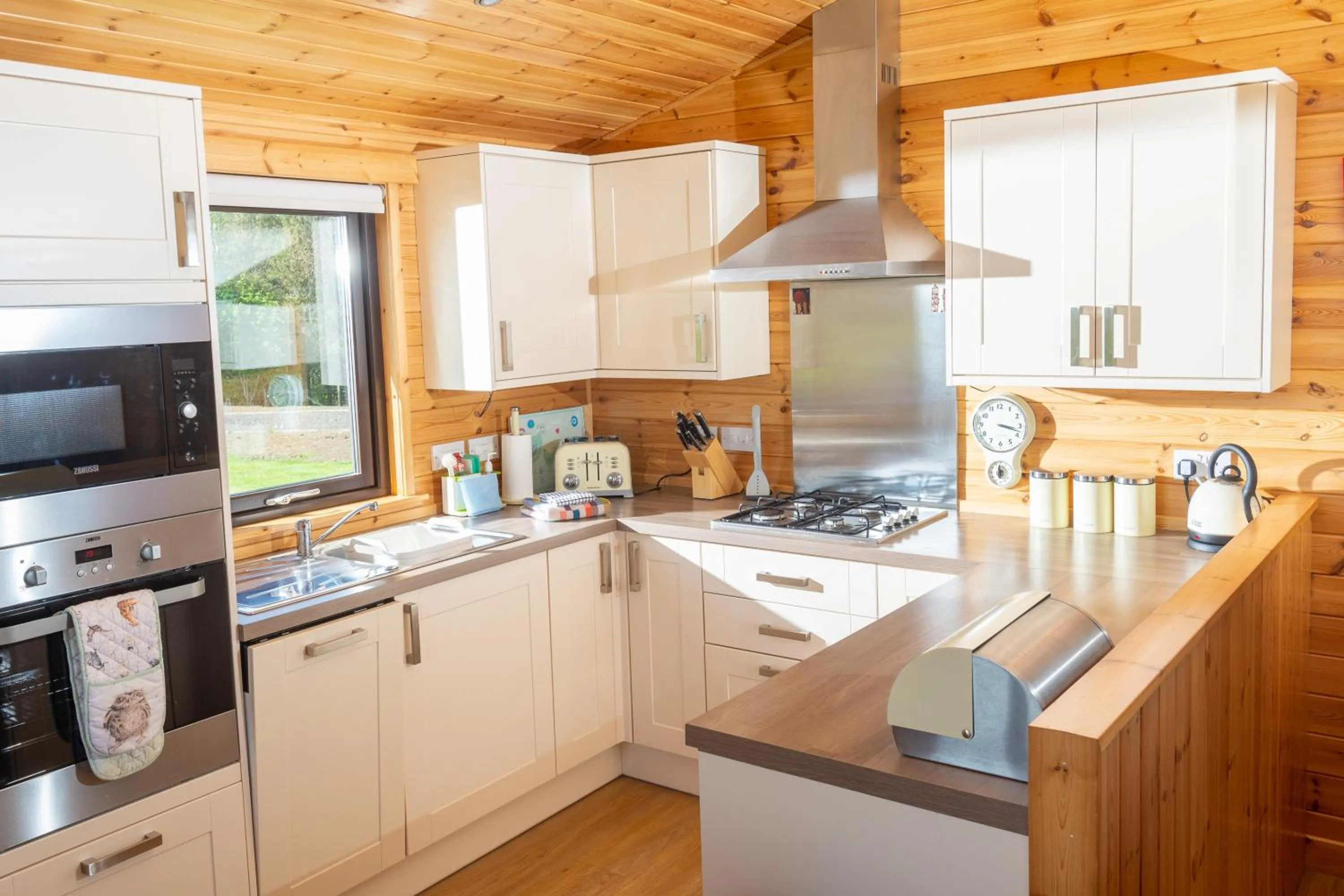 Kitchen or kitchenette in Linwater Caravan Park - Luxury Lodges and Static Caravans near Edinburgh