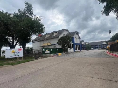 Skylite Inn