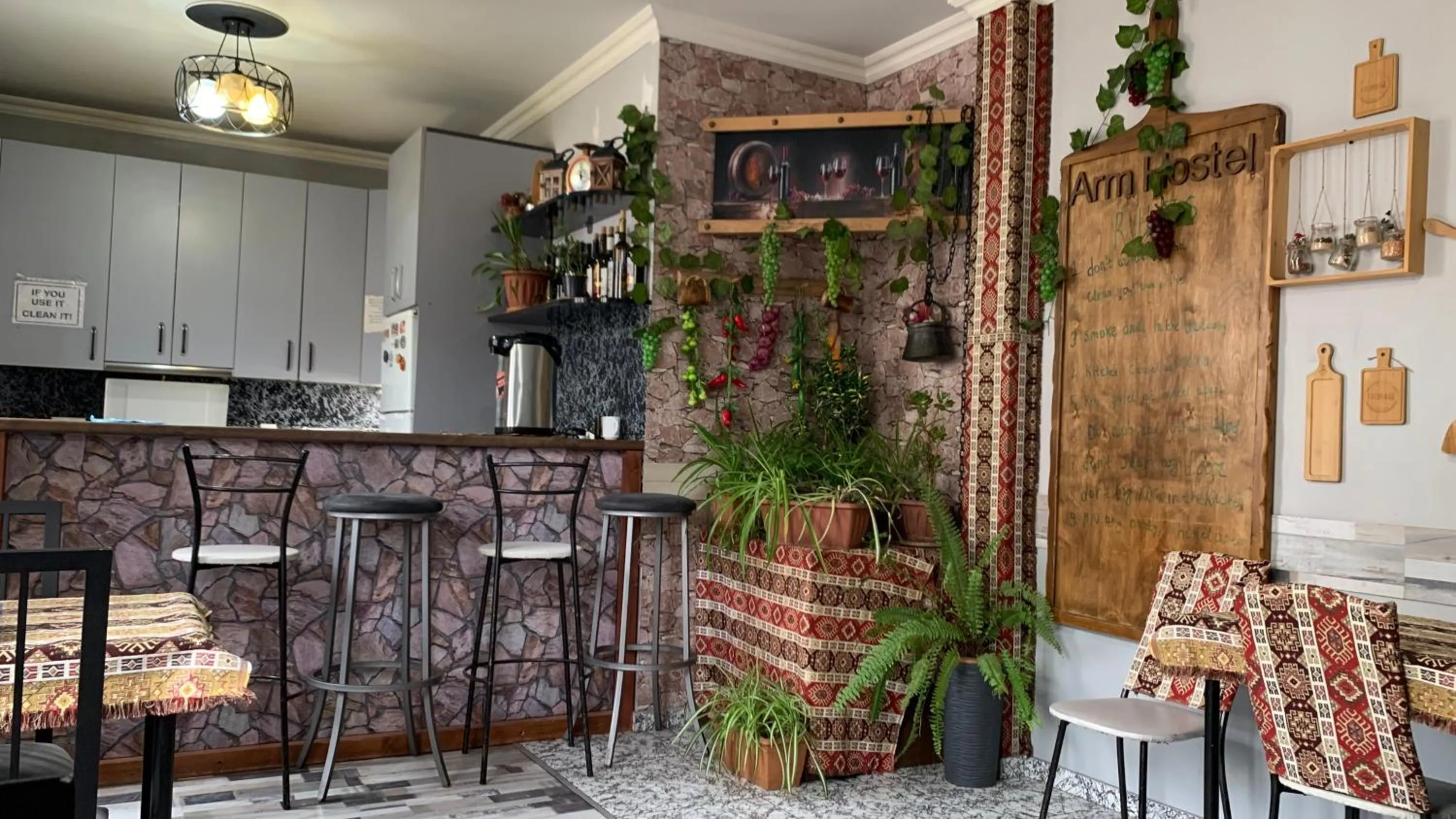 Kitchen or kitchenette in Arm Hostel